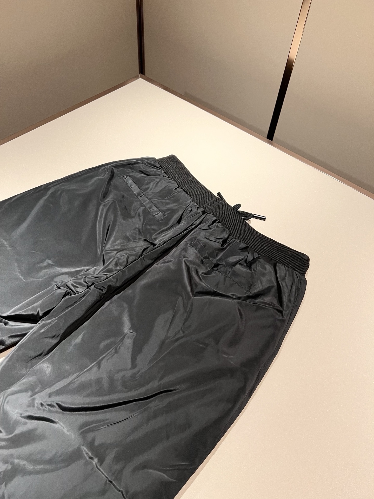 𝘾𝘼𝙉𝘼𝘿𝘼 𝙂𝙊𝙊𝙎𝙀/加拿大鹅 2025秋冬新款男士羽绒休闲裤，户外品牌可能大家第一想到的就是加拿大