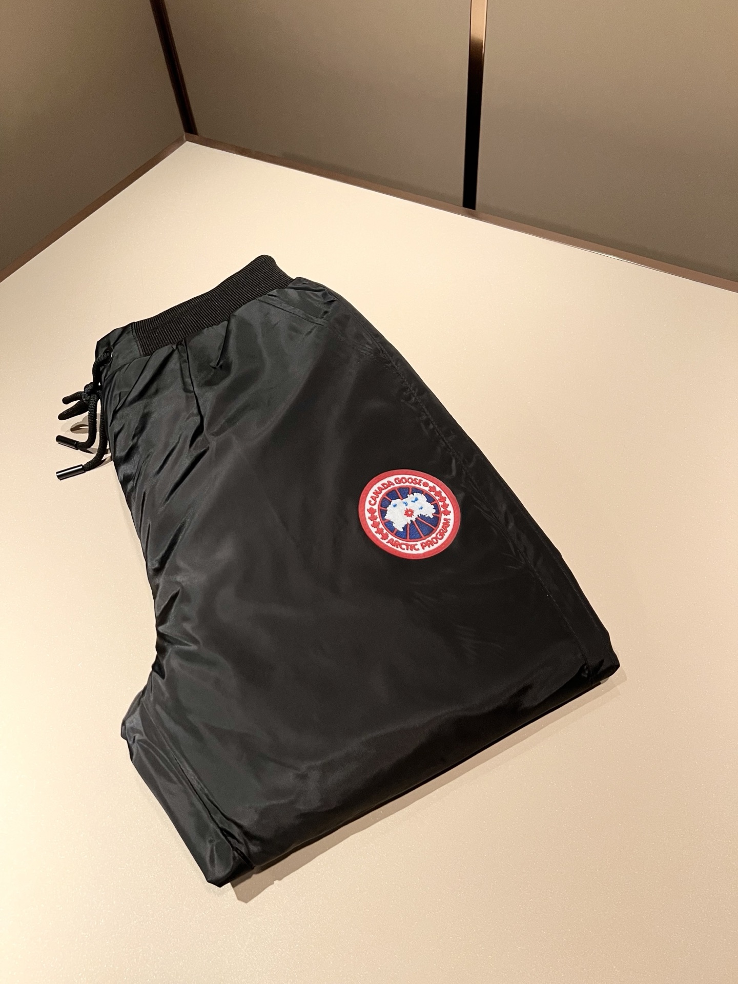 𝘾𝘼𝙉𝘼𝘿𝘼 𝙂𝙊𝙊𝙎𝙀/加拿大鹅 2025秋冬新款男士羽绒休闲裤，户外品牌可能大家第一想到的就是加拿大