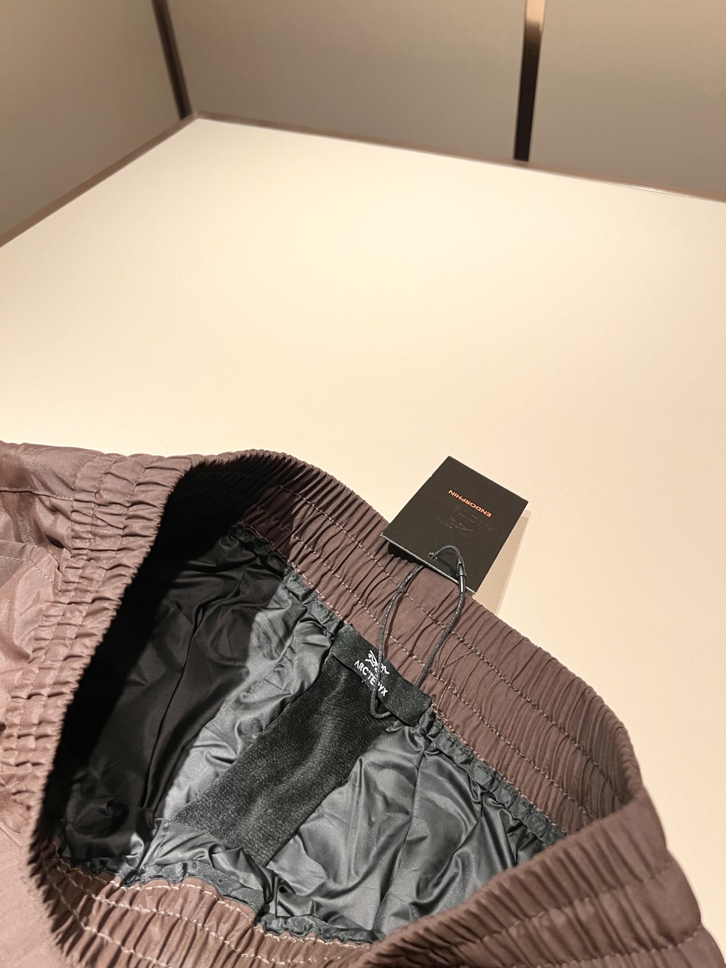 ARCTER*X始*祖鸟 2025秋冬新款羽绒运动风格休闲裤，户外品牌可能大家第一想到的就是加拿大鹅、始