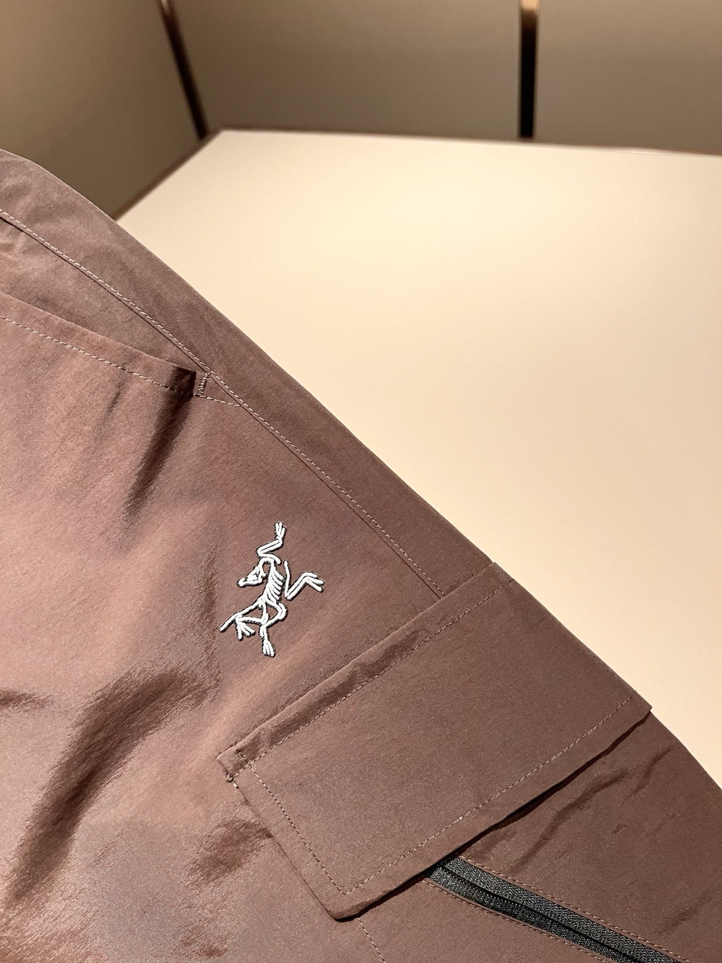 ARCTER*X始*祖鸟 2025秋冬新款羽绒运动风格休闲裤，户外品牌可能大家第一想到的就是加拿大鹅、始