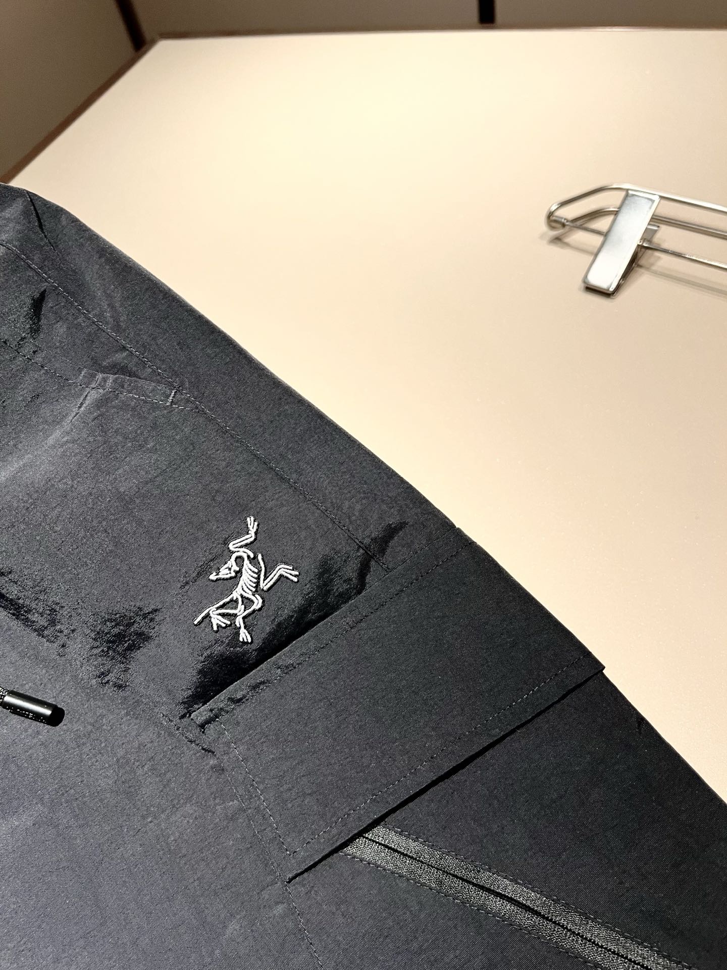 ARCTER*X始*祖鸟 2025秋冬新款羽绒运动风格休闲裤，户外品牌可能大家第一想到的就是加拿大鹅、始