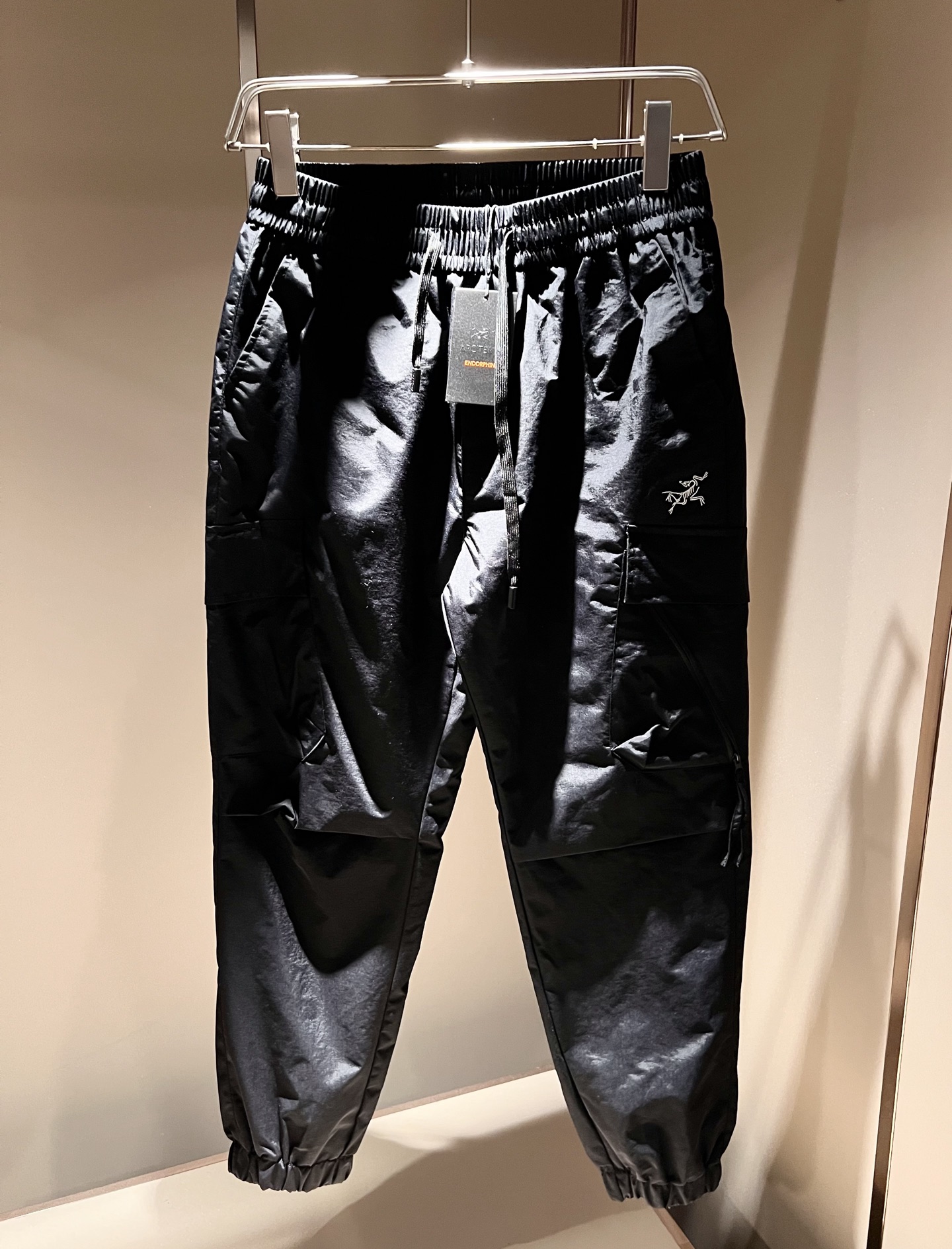 ARCTER*X始*祖鸟 2025秋冬新款羽绒运动风格休闲裤，户外品牌可能大家第一想到的就是加拿大鹅、始