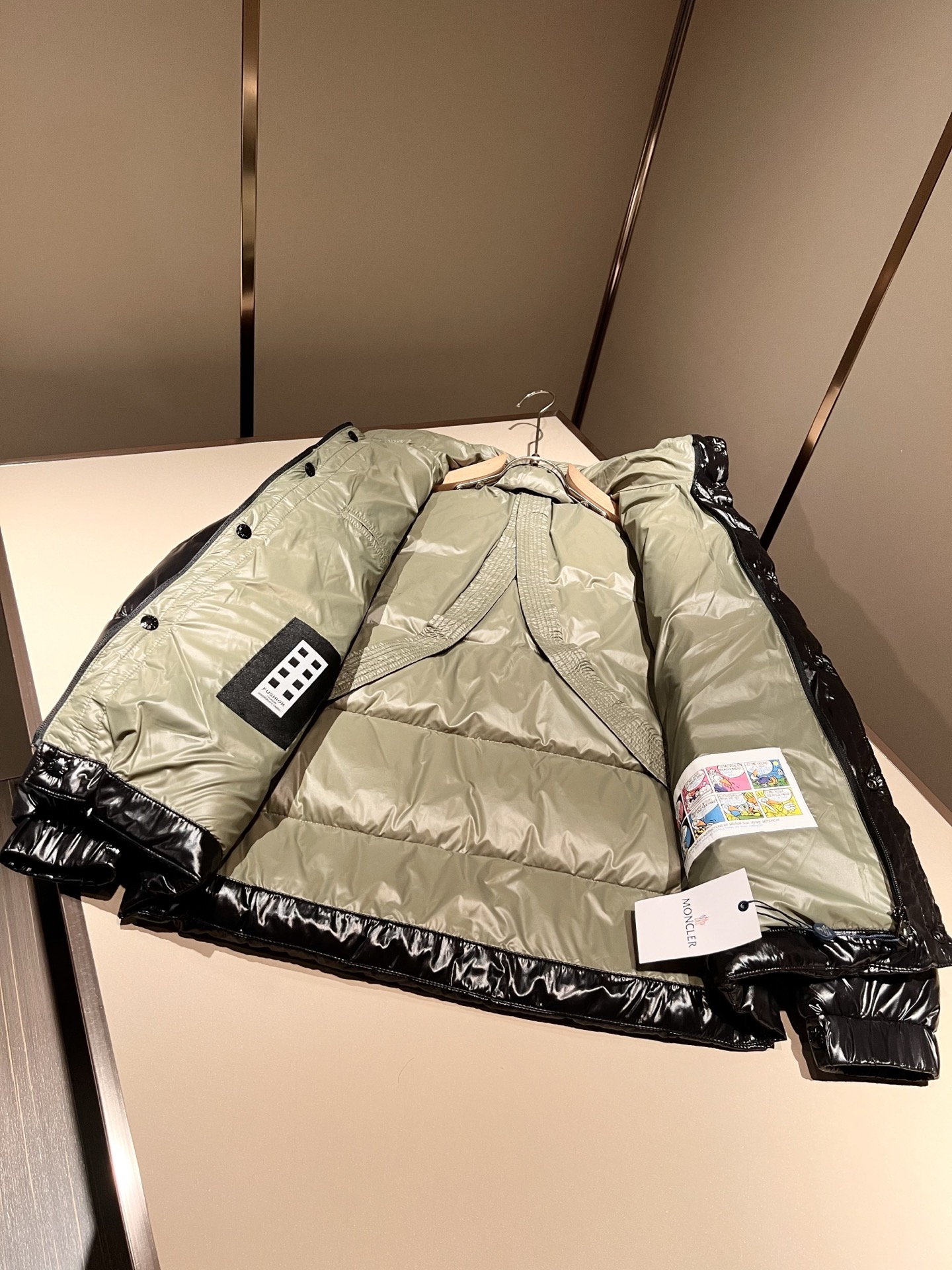 Mon*ler蒙口 2025秋冬新款男女同款👫羽绒服 ！年度的压轴款登场...匠心技艺于一身的经典款.高