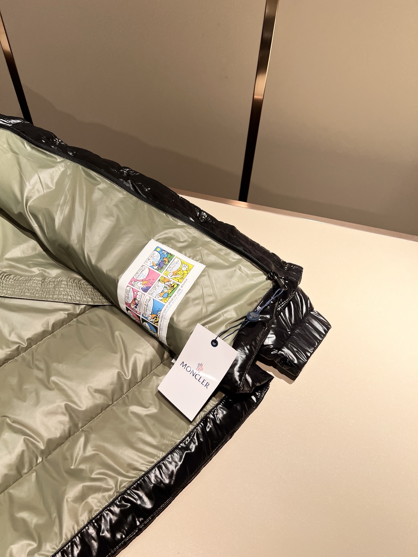 Mon*ler蒙口 2025秋冬新款男女同款👫羽绒服 ！年度的压轴款登场...匠心技艺于一身的经典款.高