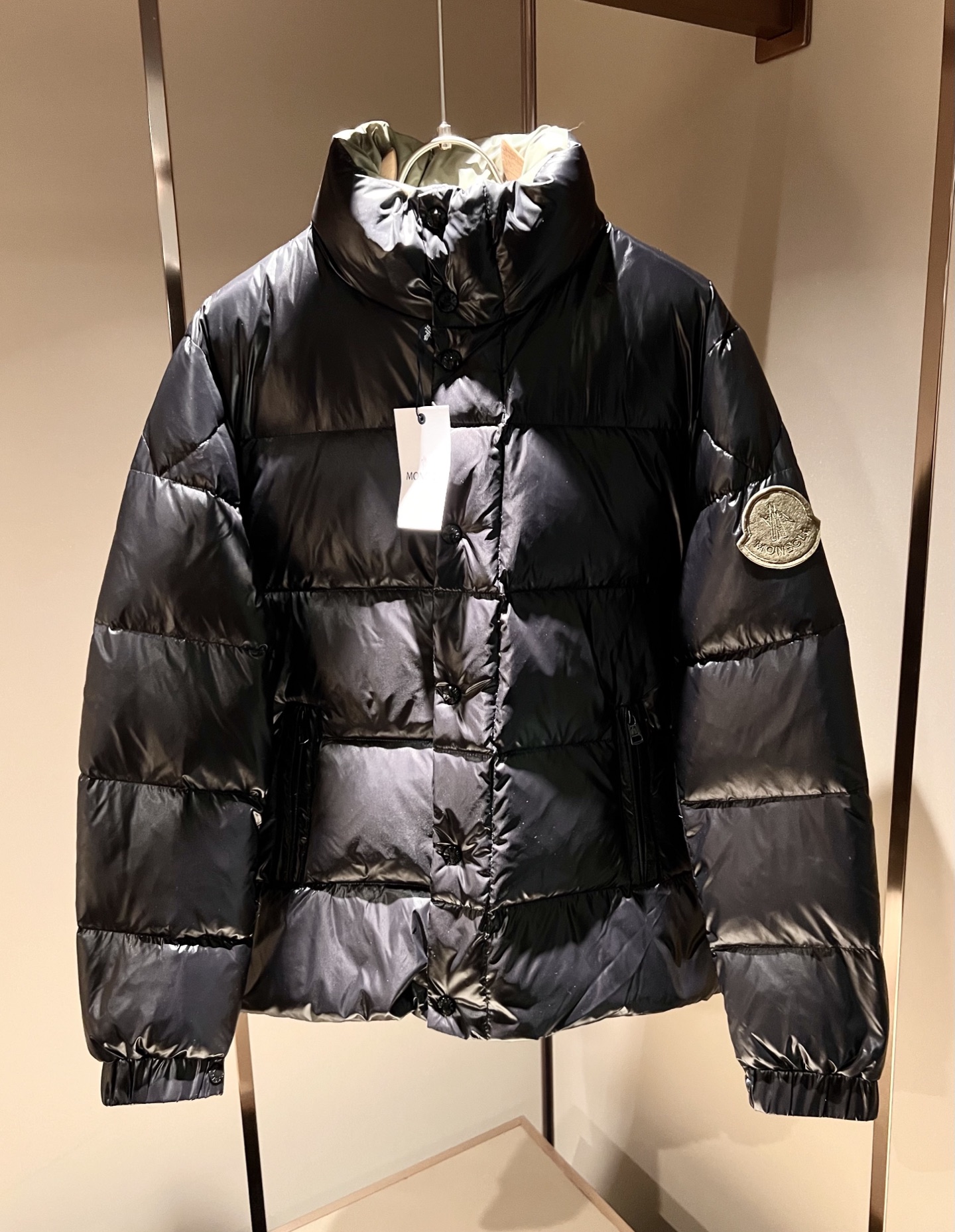 Mon*ler蒙口 2025秋冬新款男女同款👫羽绒服 ！年度的压轴款登场...匠心技艺于一身的经典款.高