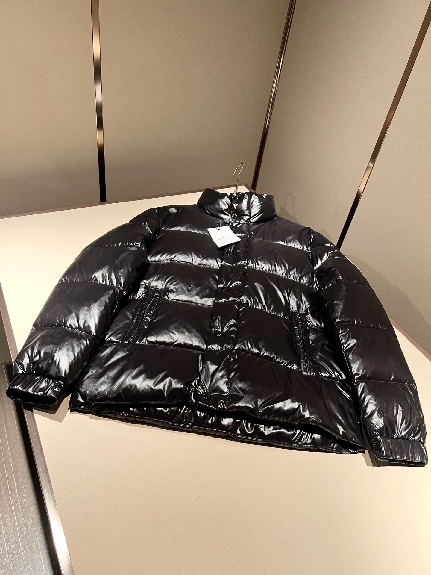 Mon*ler蒙口 2025秋冬新款男女同款👫羽绒服 ！年度的压轴款登场...匠心技艺于一身的经典款.高