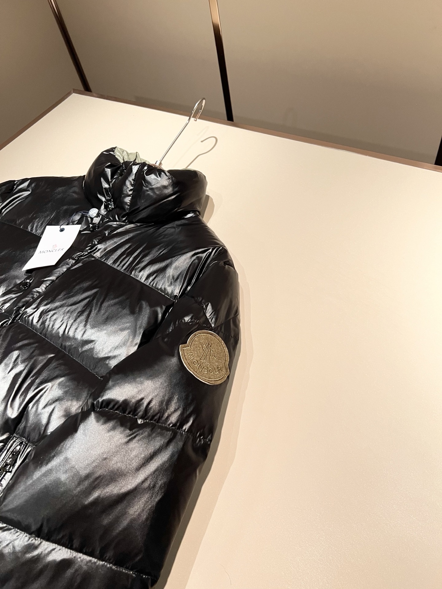 Mon*ler蒙口 2025秋冬新款男女同款👫羽绒服 ！年度的压轴款登场...匠心技艺于一身的经典款.高