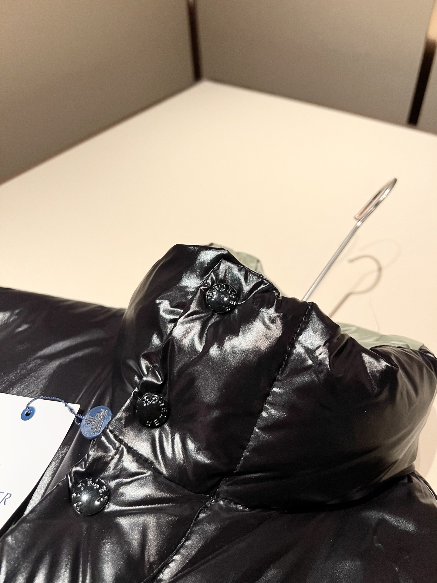 Mon*ler蒙口 2025秋冬新款男女同款👫羽绒服 ！年度的压轴款登场...匠心技艺于一身的经典款.高