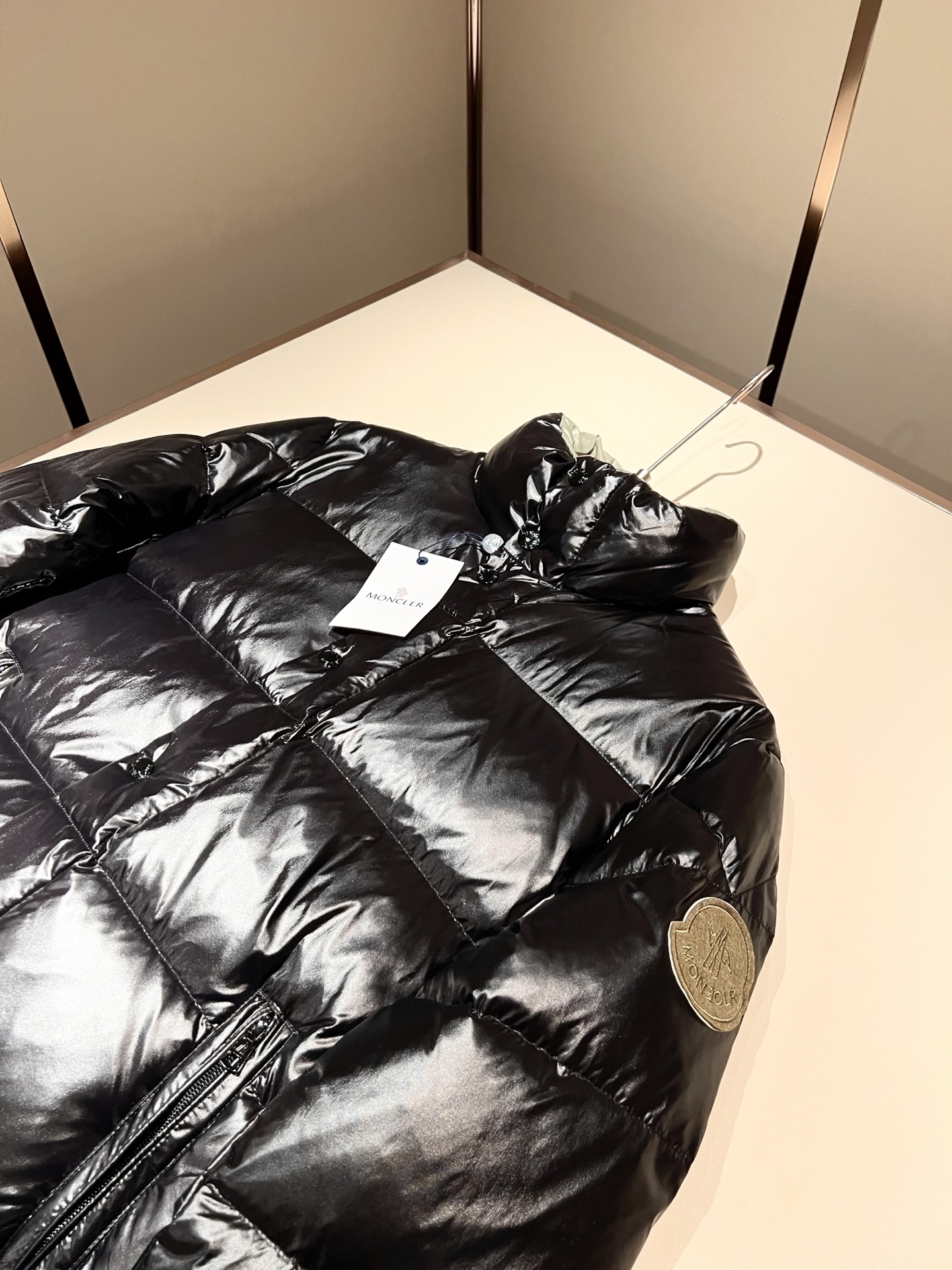 Mon*ler蒙口 2025秋冬新款男女同款👫羽绒服 ！年度的压轴款登场...匠心技艺于一身的经典款.高