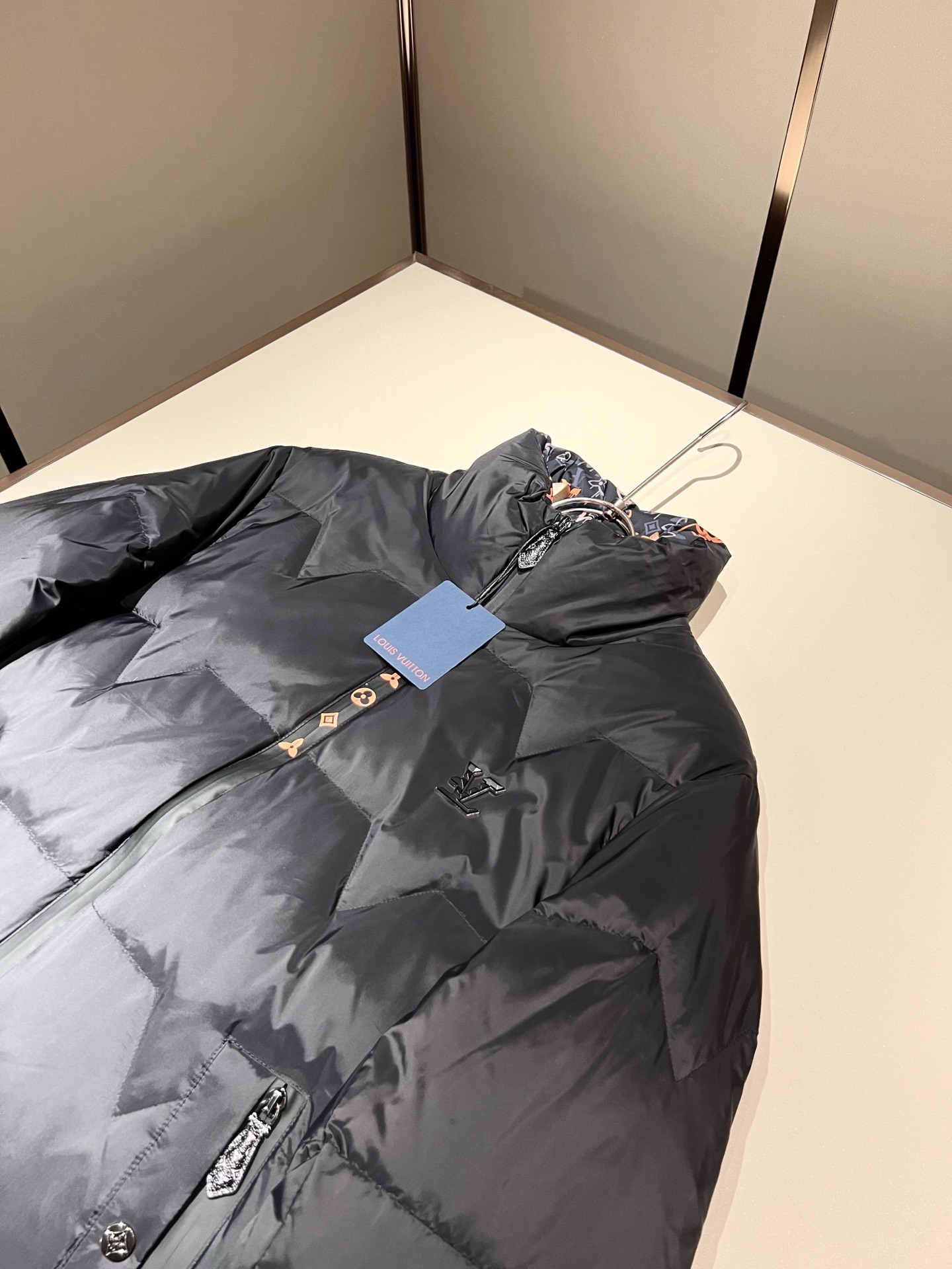 LouisVuitt*路易*登 2025秋冬新品最新款羽绒外套，男女同款装夹克外套！贸易公司渠道，同步官