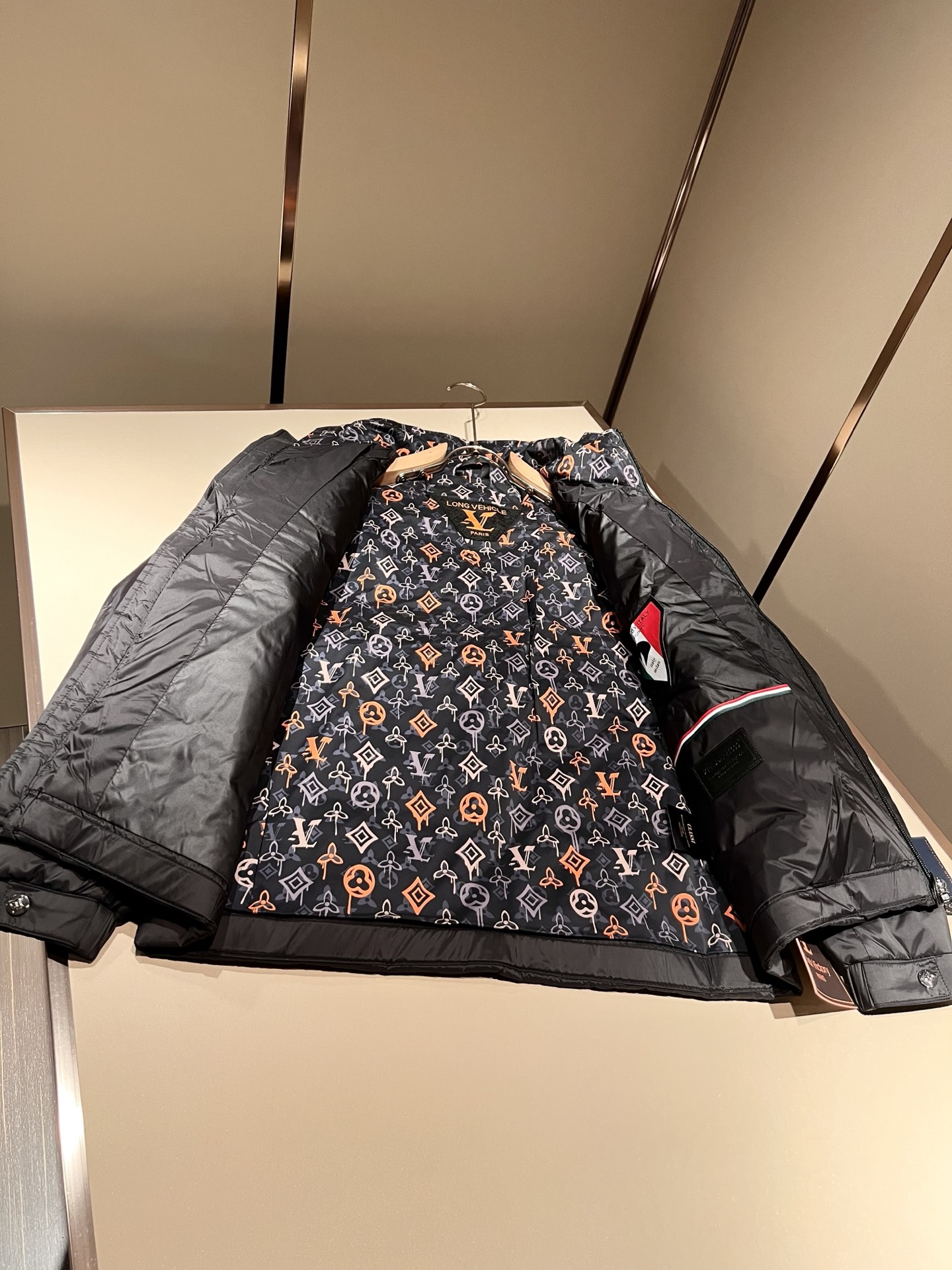 LouisVuitt*路易*登 2025秋冬新品最新款羽绒外套，男女同款装夹克外套！贸易公司渠道，同步官