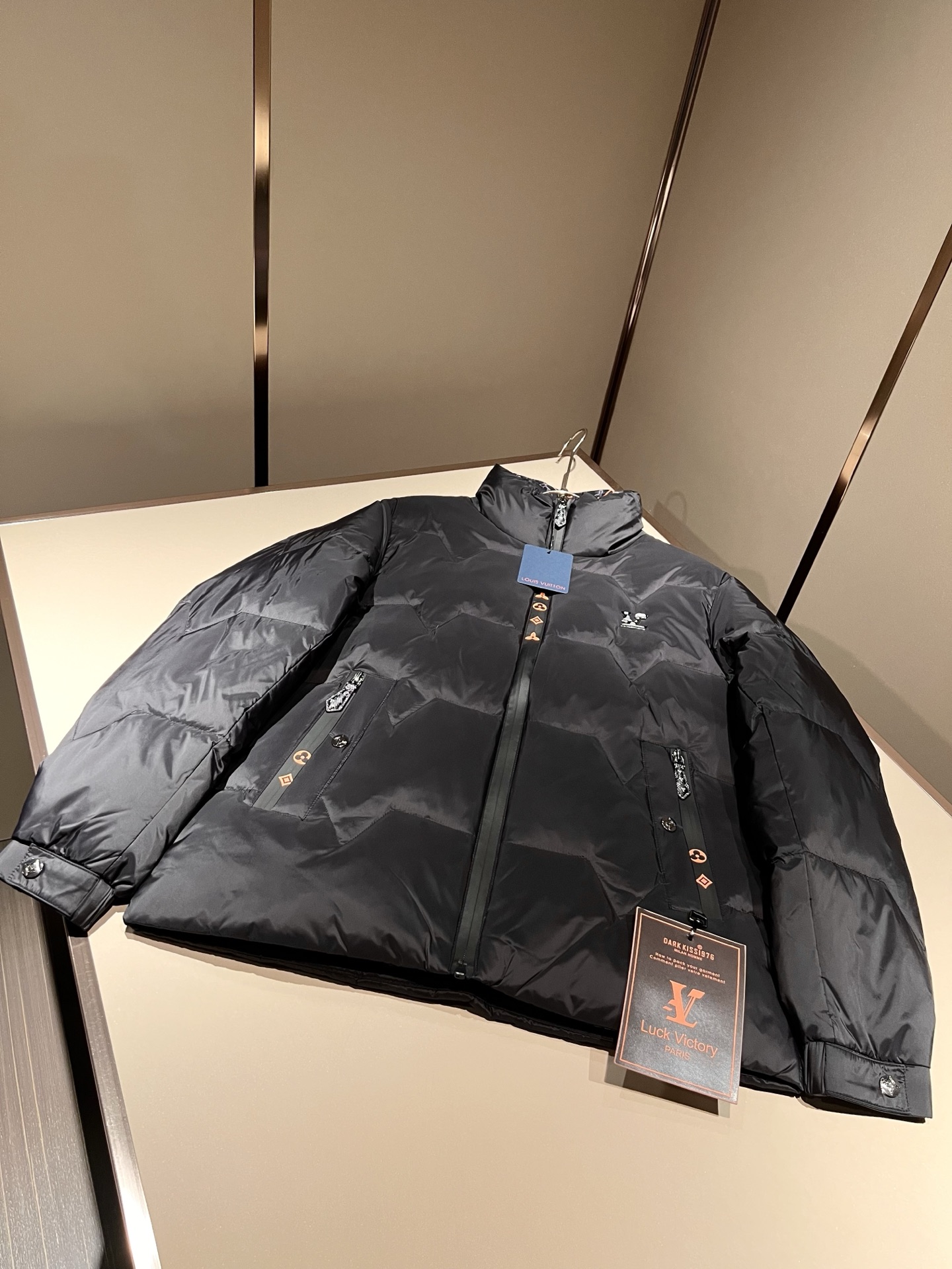 LouisVuitt*路易*登 2025秋冬新品最新款羽绒外套，男女同款装夹克外套！贸易公司渠道，同步官