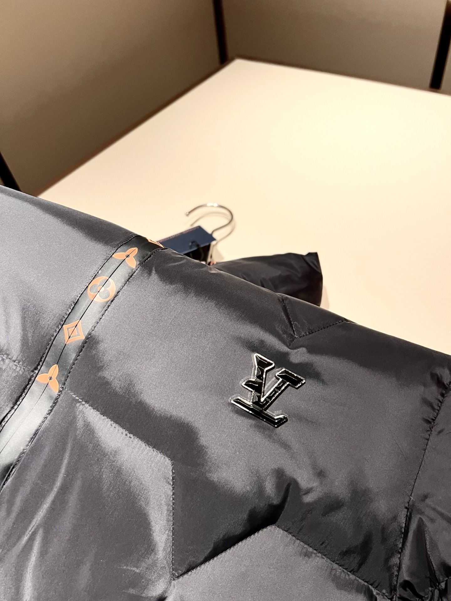 LouisVuitt*路易*登 2025秋冬新品最新款羽绒外套，男女同款装夹克外套！贸易公司渠道，同步官