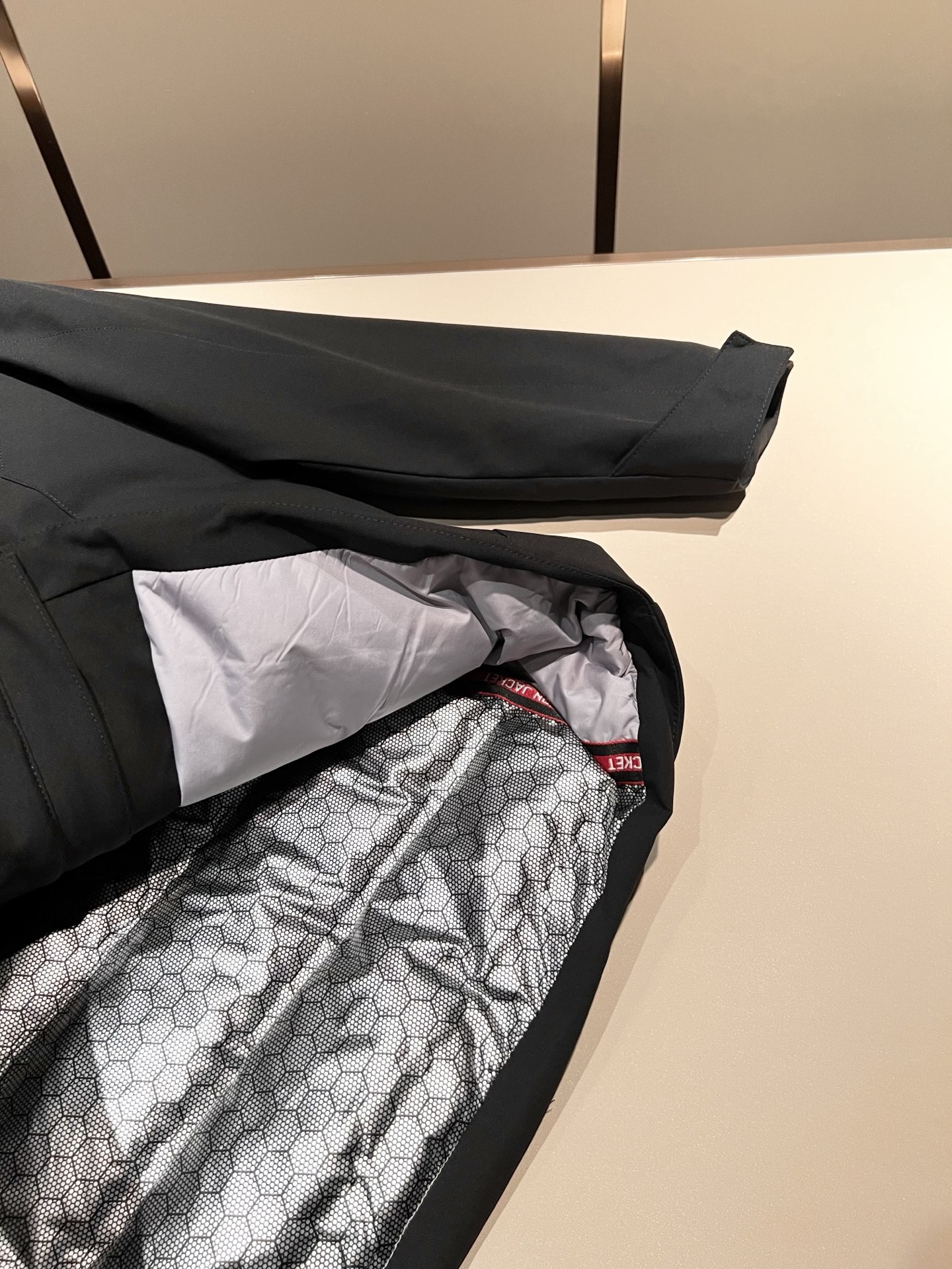 迪桑特DESCENTE，2025秋冬新款男女棉服夹克外套，自1935年荣耀至今的专业运动品牌。80余年来