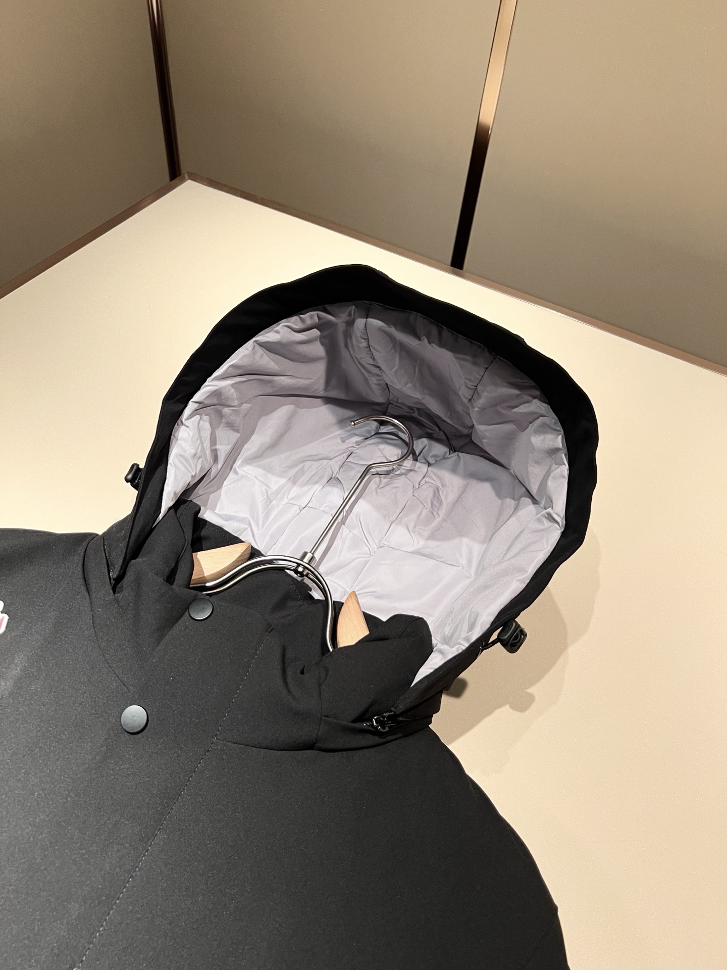 迪桑特DESCENTE，2025秋冬新款男女棉服夹克外套，自1935年荣耀至今的专业运动品牌。80余年来