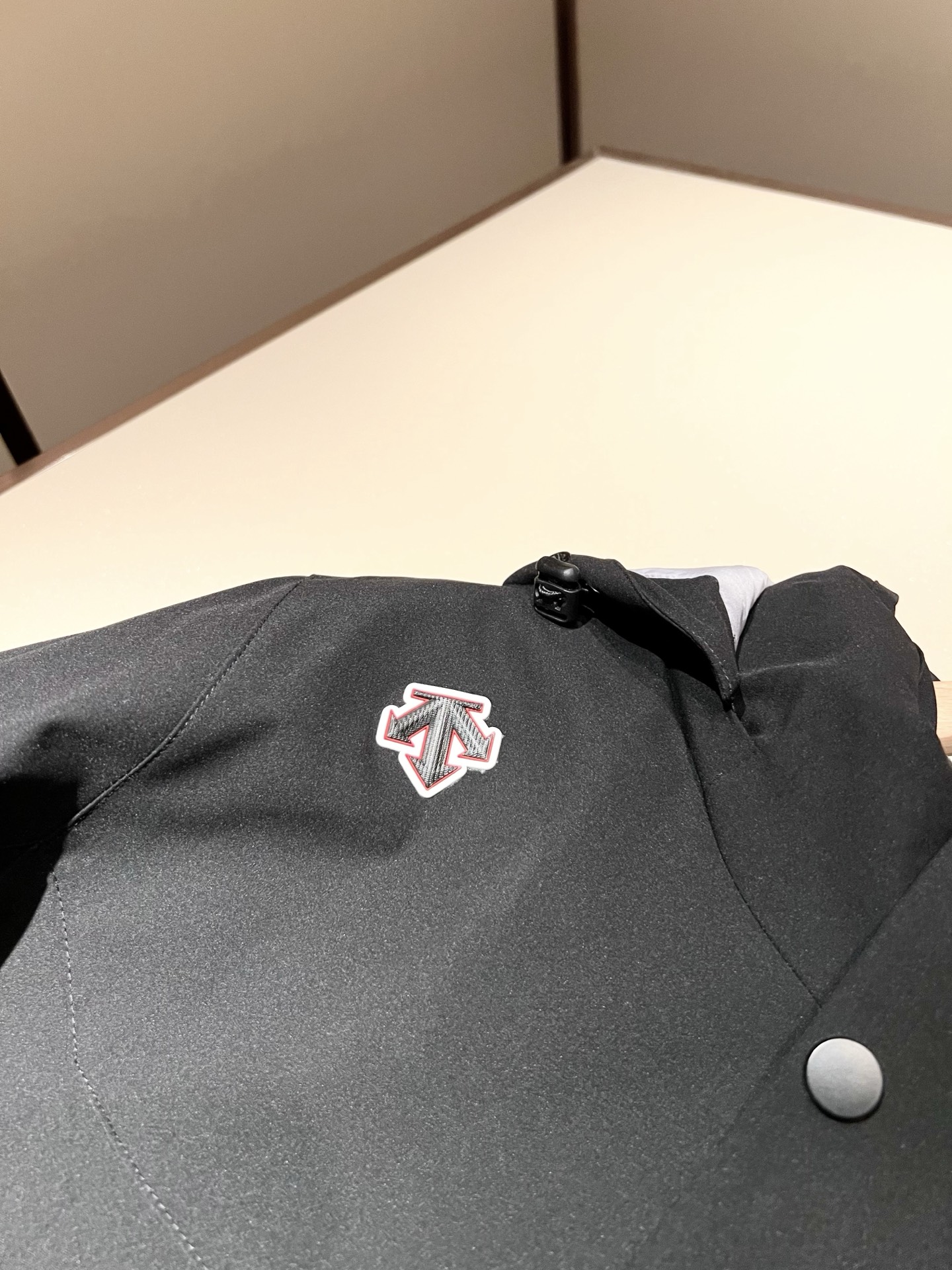 迪桑特DESCENTE，2025秋冬新款男女棉服夹克外套，自1935年荣耀至今的专业运动品牌。80余年来