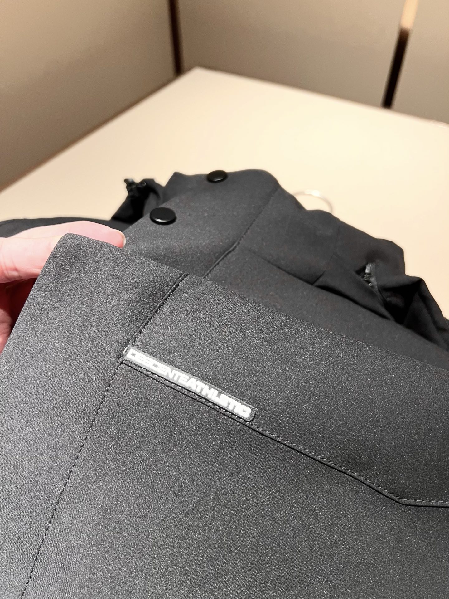 迪桑特DESCENTE，2025秋冬新款男女棉服夹克外套，自1935年荣耀至今的专业运动品牌。80余年来