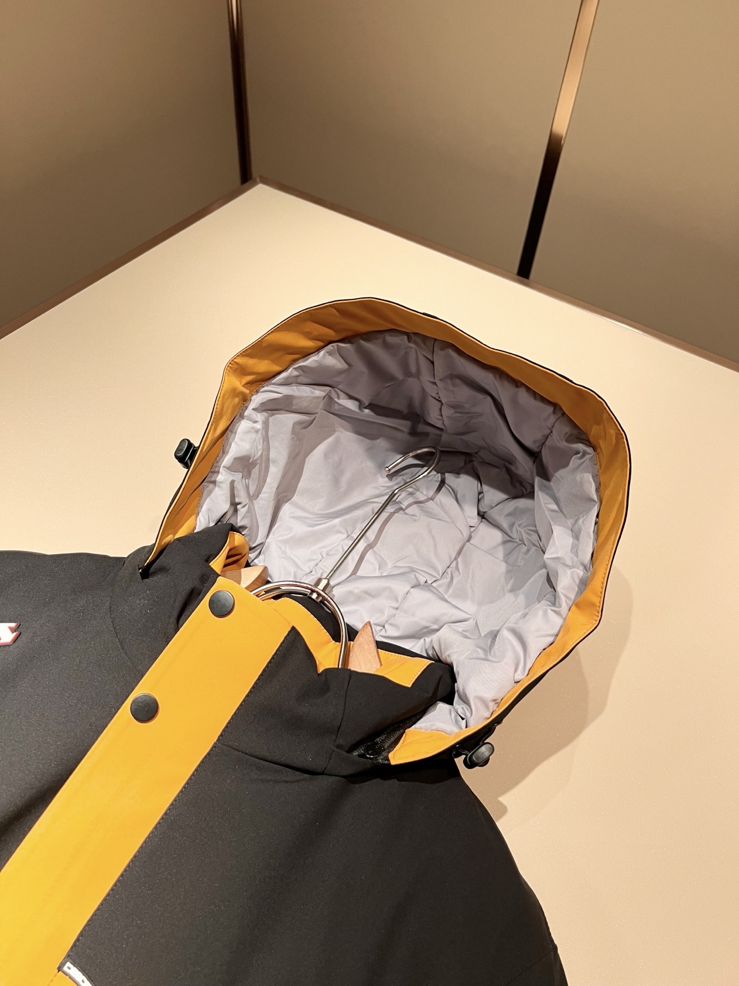 迪桑特DESCENTE，2025秋冬新款男女棉服夹克外套，自1935年荣耀至今的专业运动品牌。80余年来