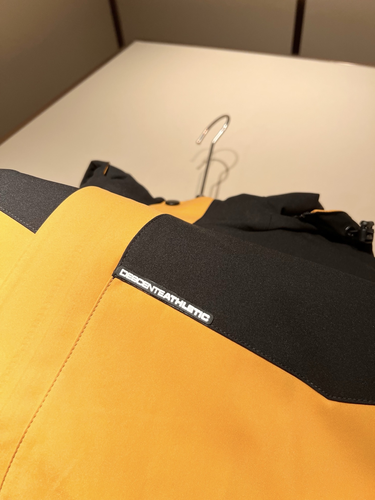 迪桑特DESCENTE，2025秋冬新款男女棉服夹克外套，自1935年荣耀至今的专业运动品牌。80余年来