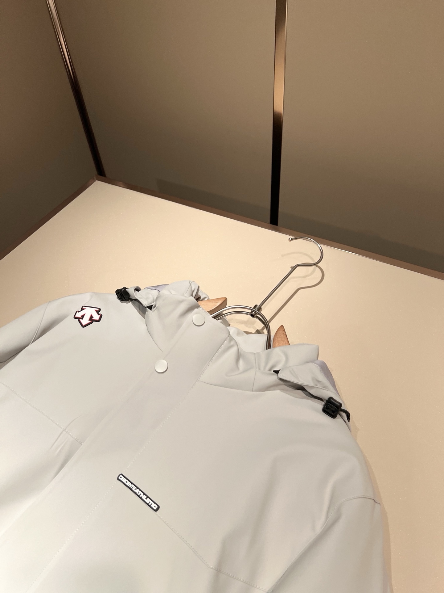 迪桑特DESCENTE，2025秋冬新款男女棉服夹克外套，自1935年荣耀至今的专业运动品牌。80余年来