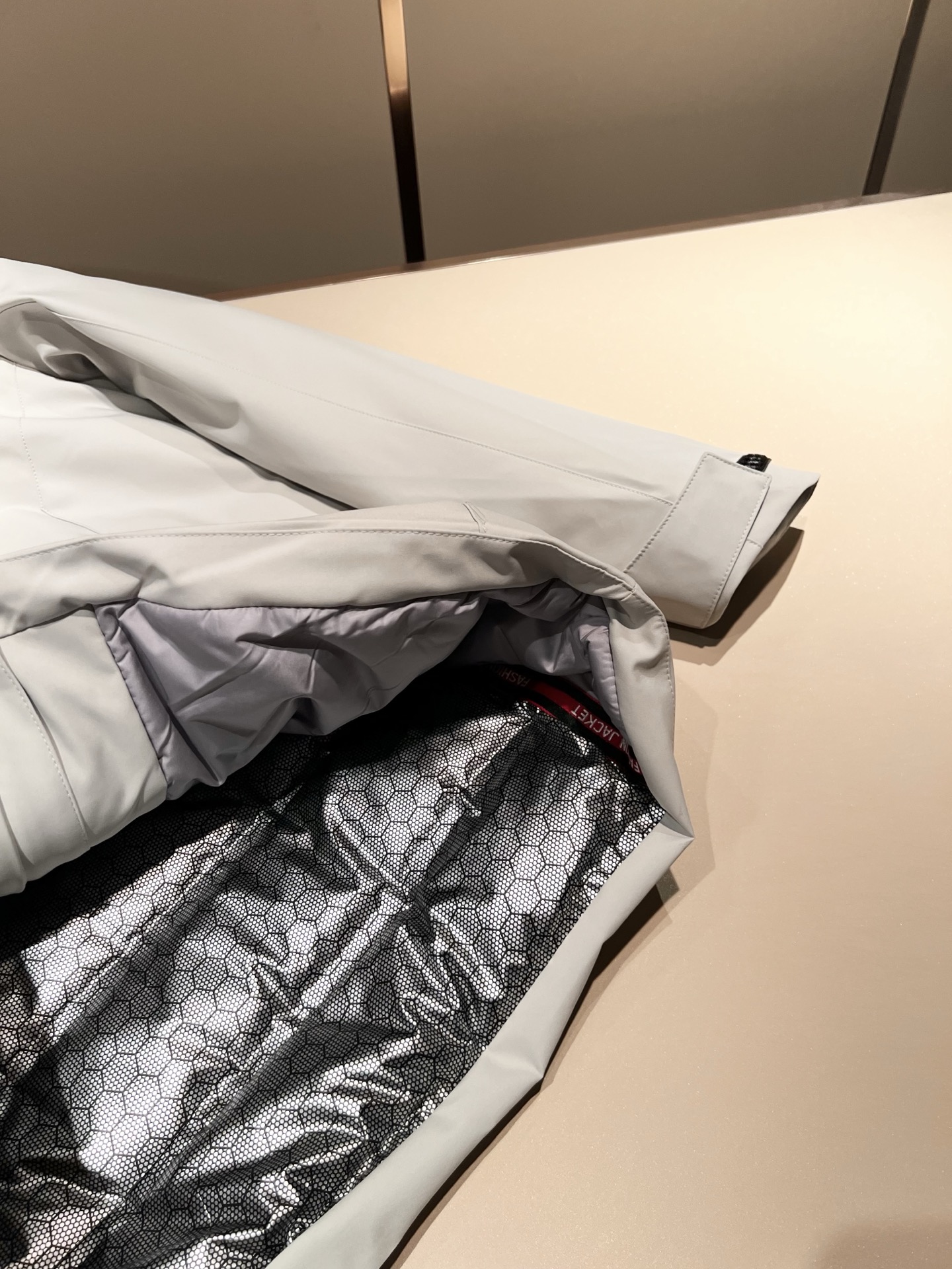 迪桑特DESCENTE，2025秋冬新款男女棉服夹克外套，自1935年荣耀至今的专业运动品牌。80余年来