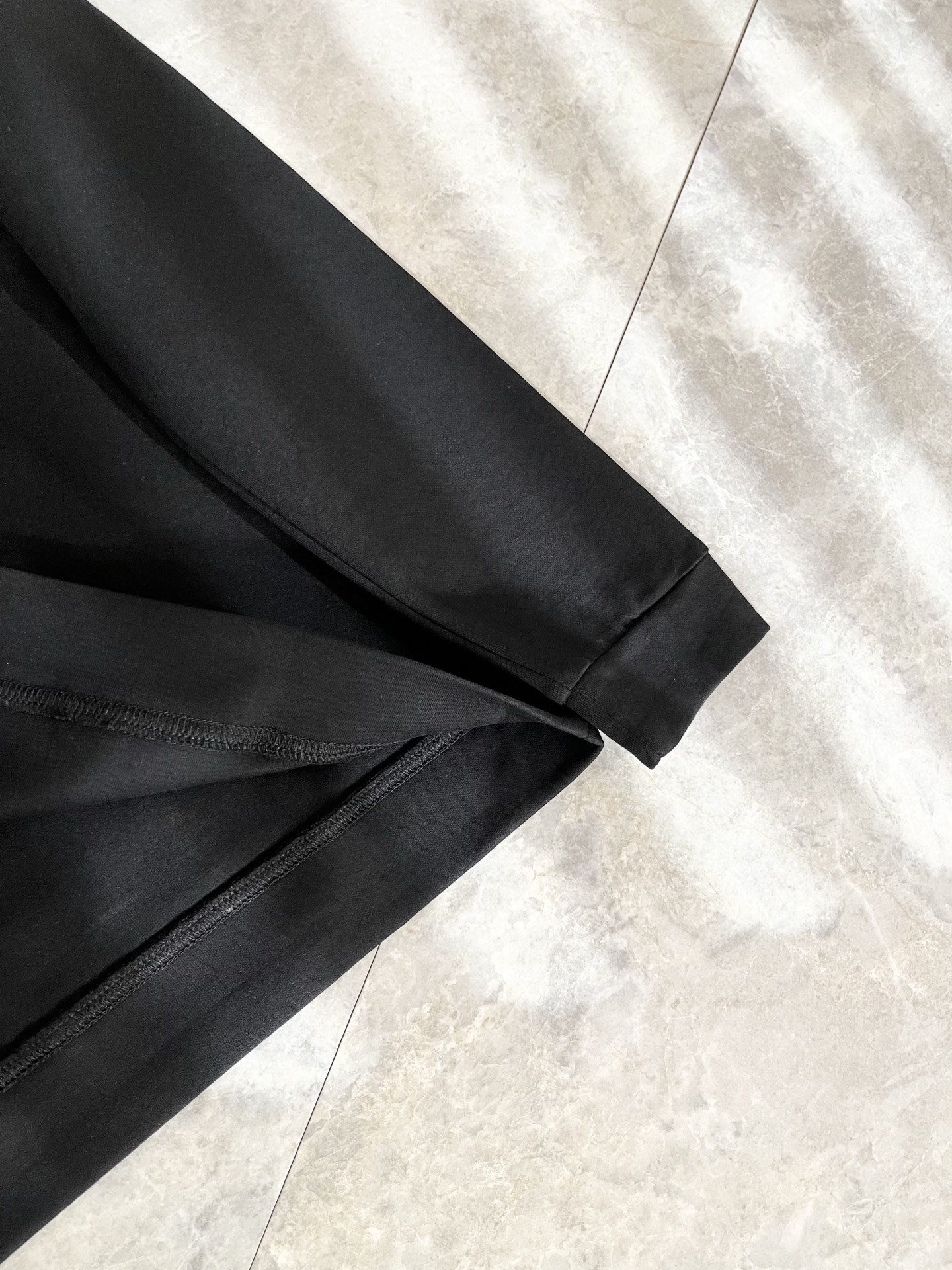 PRAD*A普*达2025秋冬新款男士长袖打底衫，最新款全网独家首上！！~既经典有时尚百搭，谁不爱啊，将