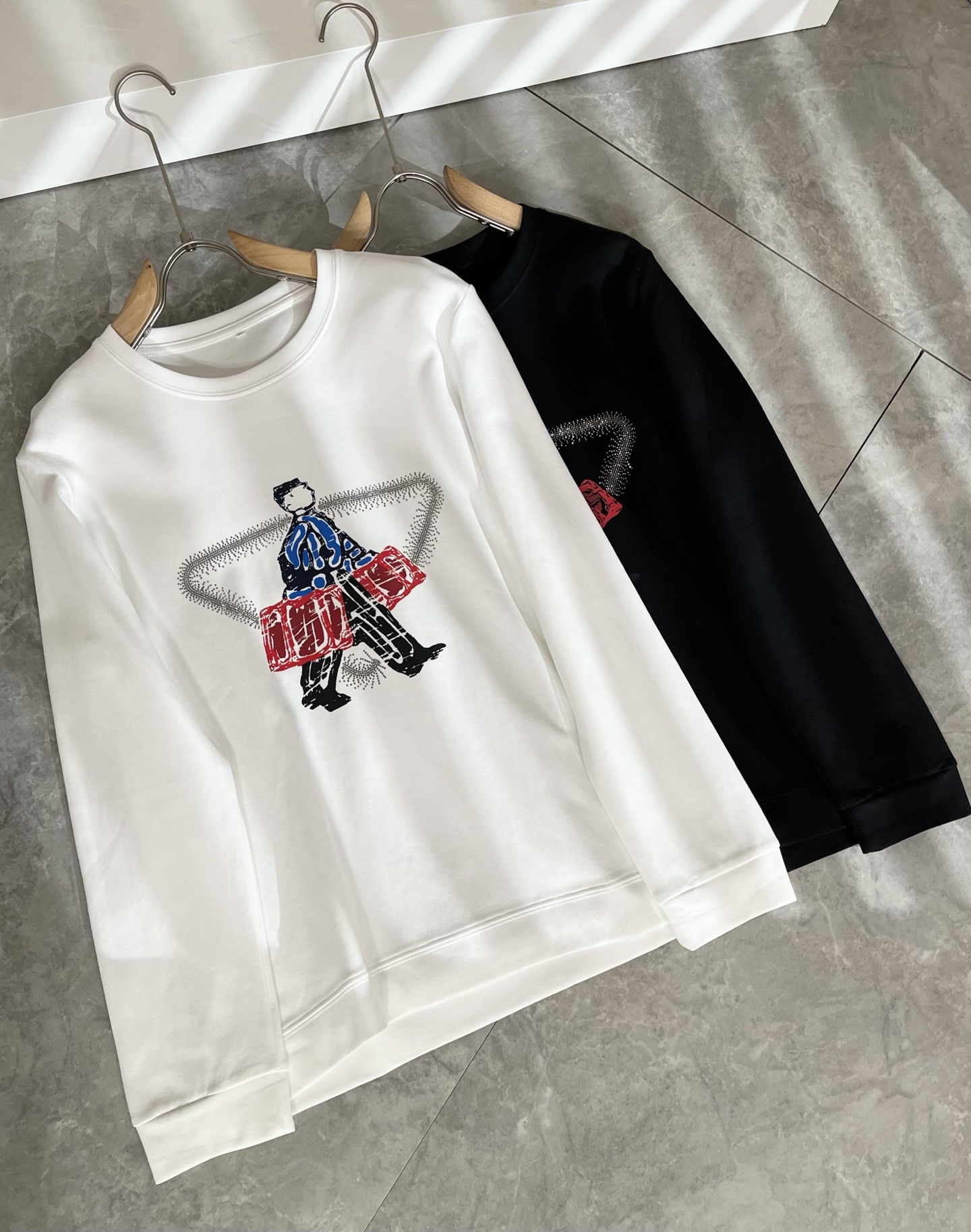 PRAD*A普*达2025秋冬新款男士长袖打底衫，最新款全网独家首上！！~既经典有时尚百搭，谁不爱啊，将