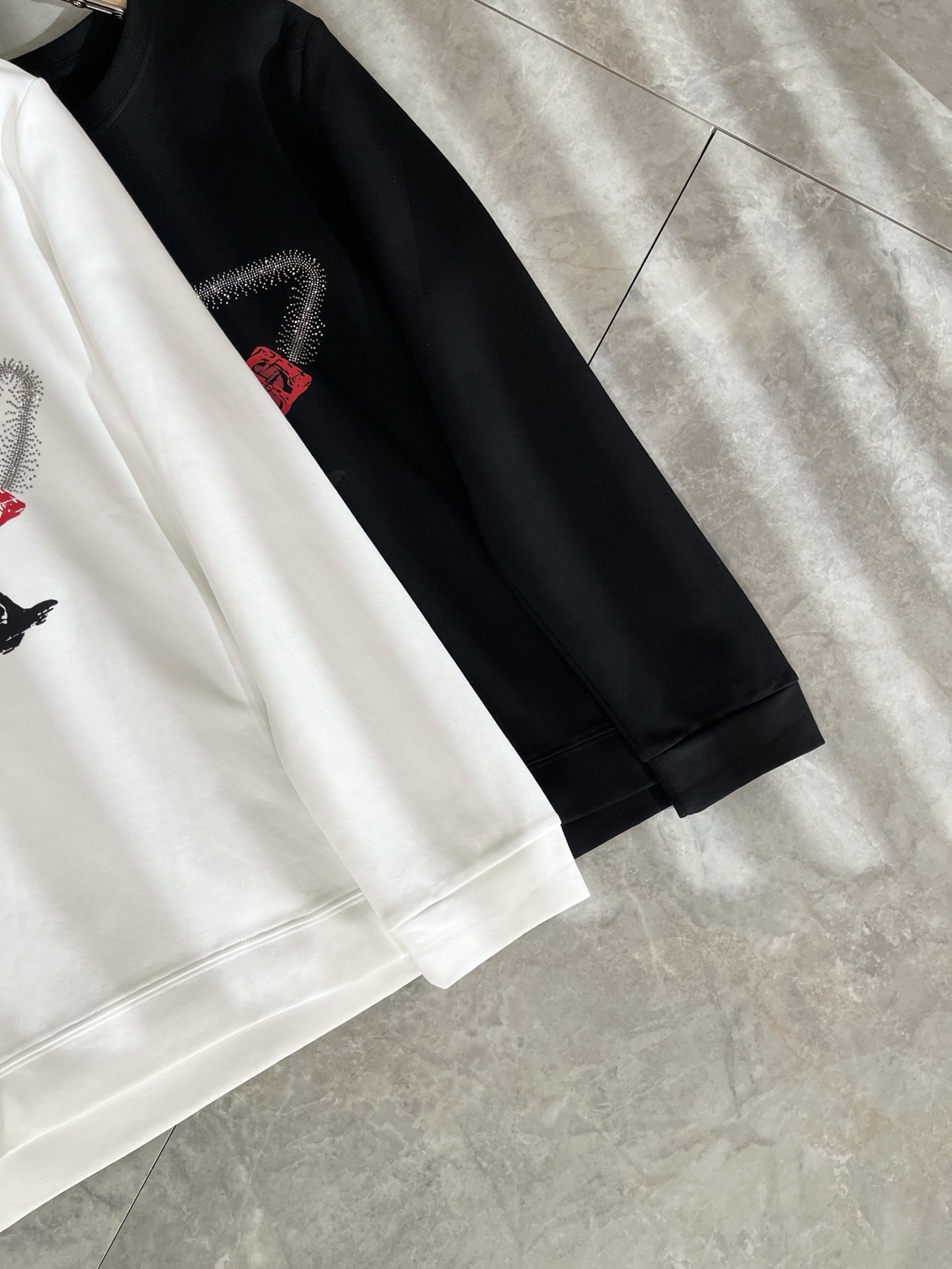 PRAD*A普*达2025秋冬新款男士长袖打底衫，最新款全网独家首上！！~既经典有时尚百搭，谁不爱啊，将