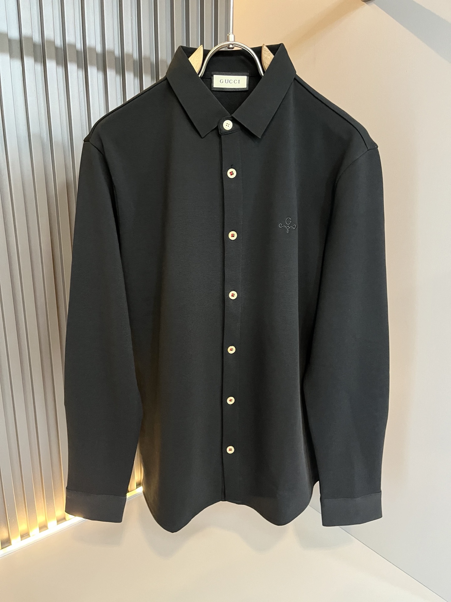 GUC*I 古家 2025秋季新款男士长袖衬衣，贸易公司渠道稀出，同步官网发售！G家系列情侣上线，胸前l