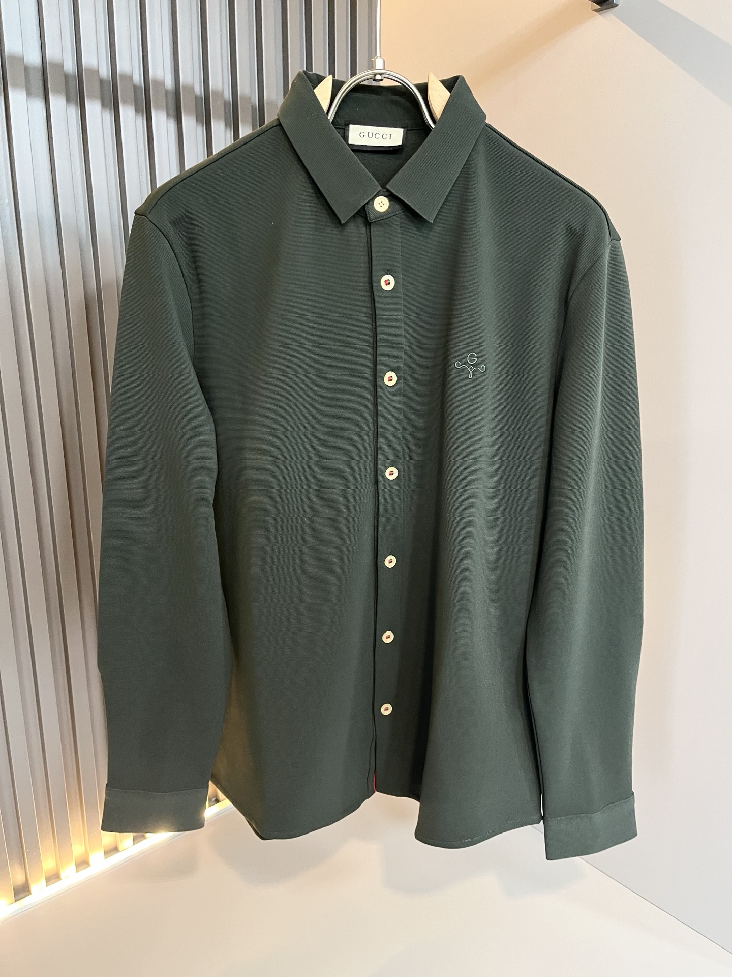 GUC*I 古家 2025秋季新款男士长袖衬衣，贸易公司渠道稀出，同步官网发售！G家系列情侣上线，胸前l