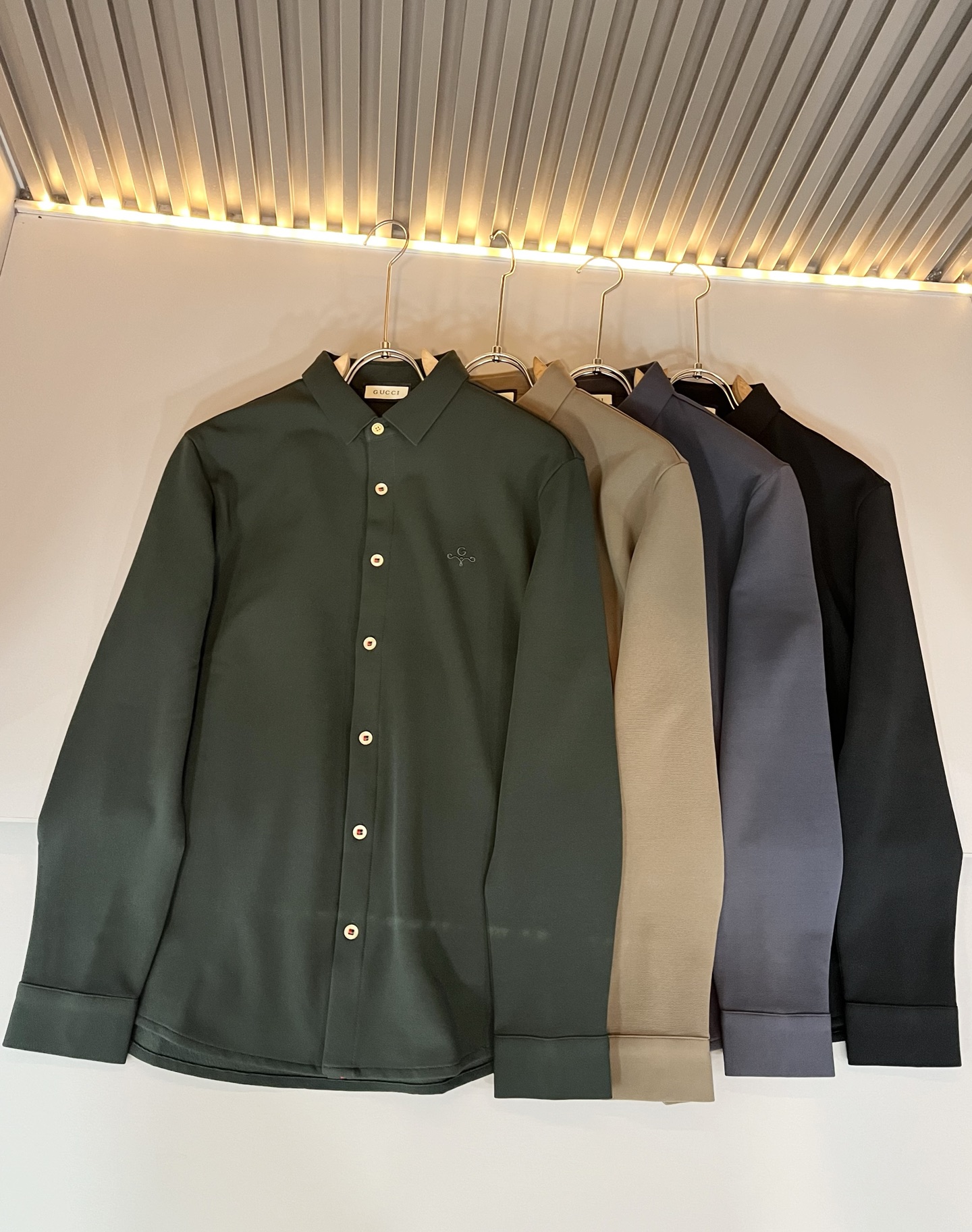 GUC*I 古家 2025秋季新款男士长袖衬衣，贸易公司渠道稀出，同步官网发售！G家系列情侣上线，胸前l