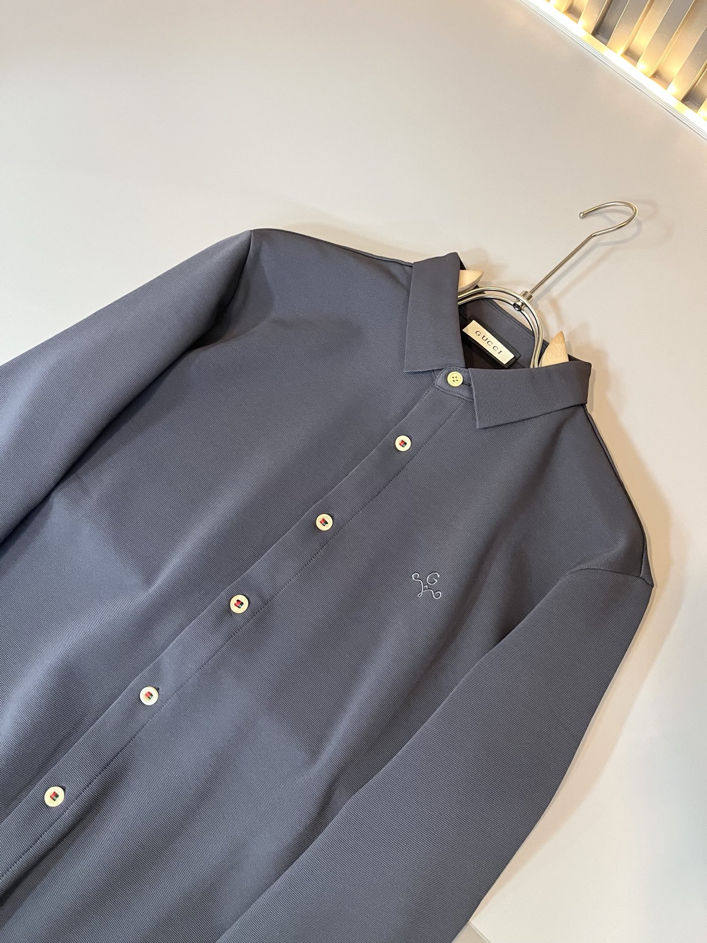 GUC*I 古家 2025秋季新款男士长袖衬衣，贸易公司渠道稀出，同步官网发售！G家系列情侣上线，胸前l