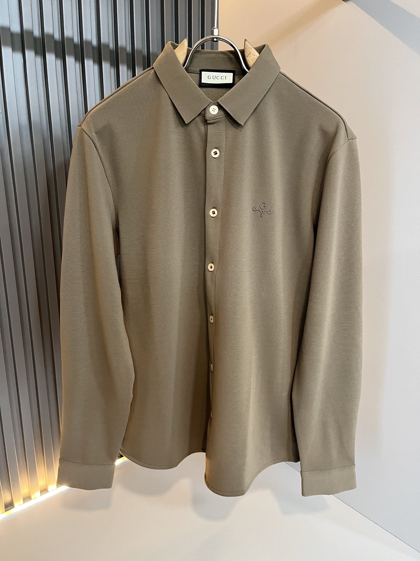 GUC*I 古家 2025秋季新款男士长袖衬衣，贸易公司渠道稀出，同步官网发售！G家系列情侣上线，胸前l