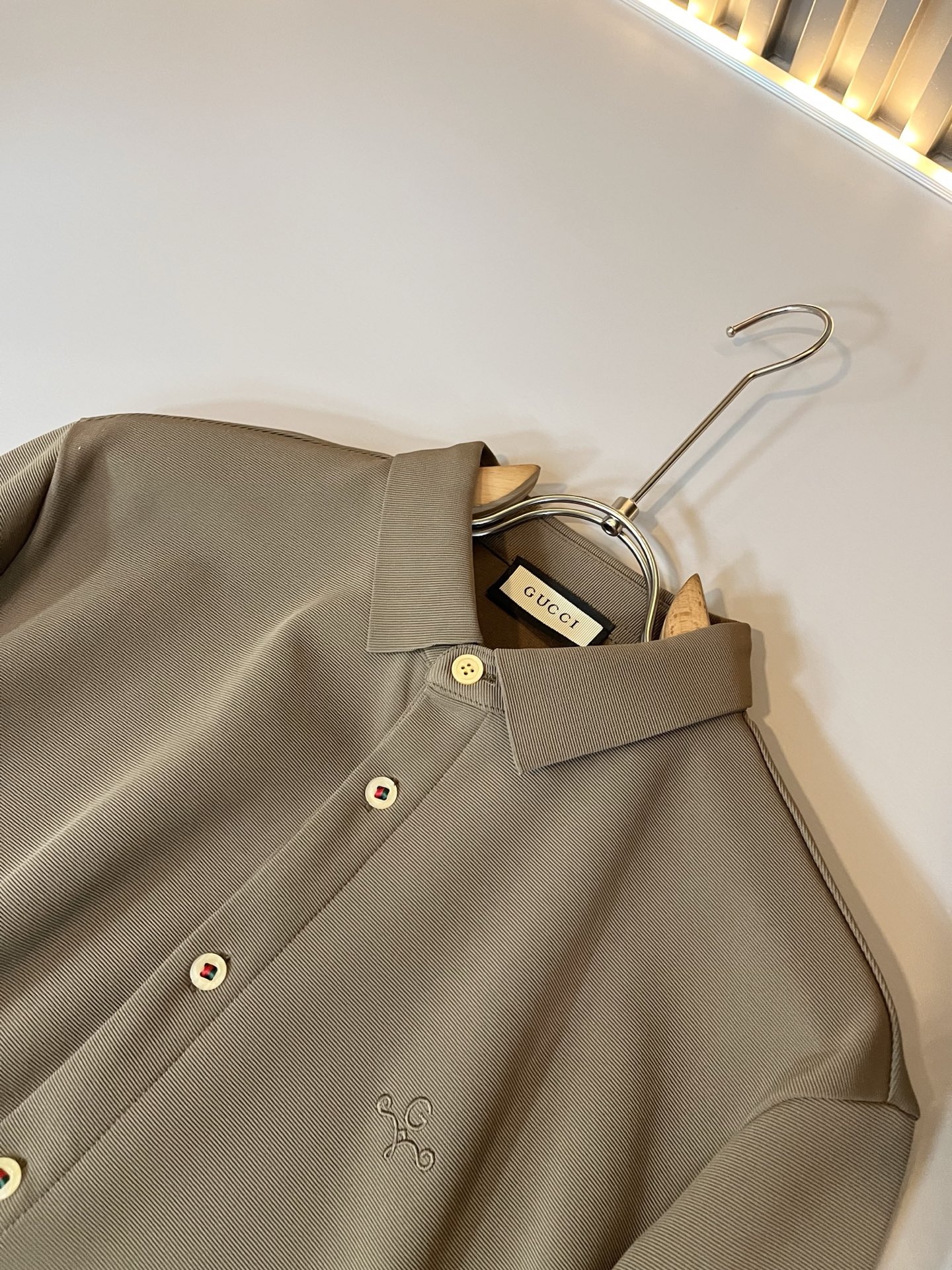 GUC*I 古家 2025秋季新款男士长袖衬衣，贸易公司渠道稀出，同步官网发售！G家系列情侣上线，胸前l