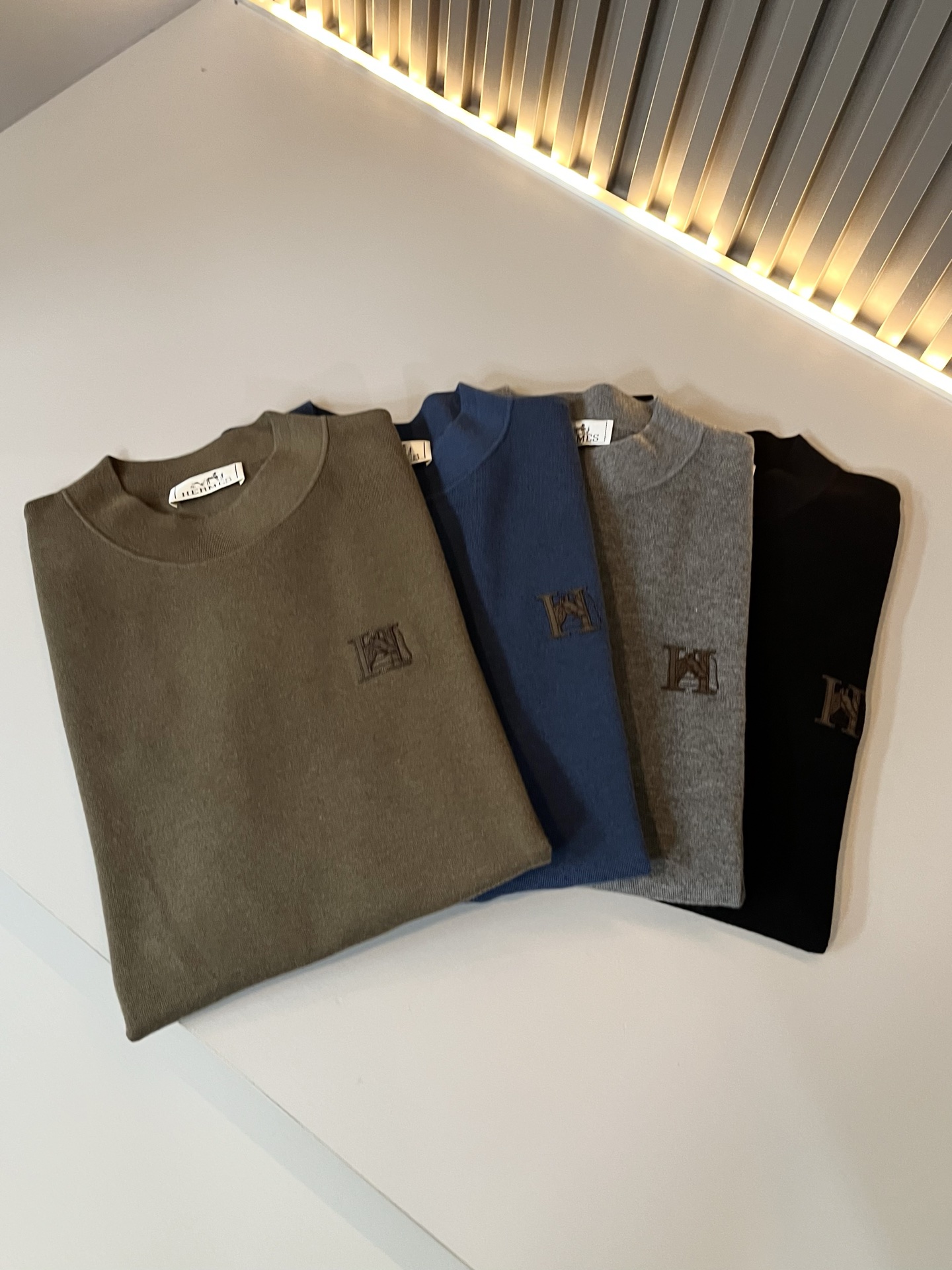 Her*mes爱*仕2025秋冬新款男士针织羊毛衫，全新升级百搭基础款，低调奢华，品格之选！甄选优质精选