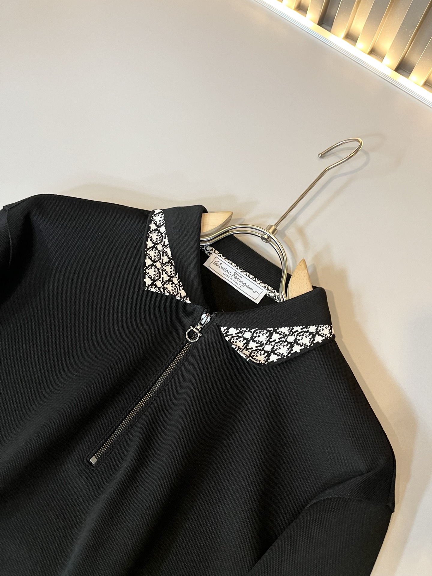 Ferraga*mo菲拉*慕 2025秋冬新款Polo衫，采用进口专属珠地棉面料！！简单菲拉*慕LOGO