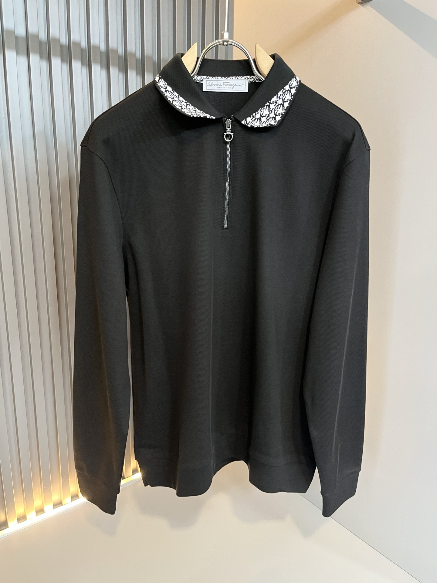 Ferraga*mo菲拉*慕 2025秋冬新款Polo衫，采用进口专属珠地棉面料！！简单菲拉*慕LOGO