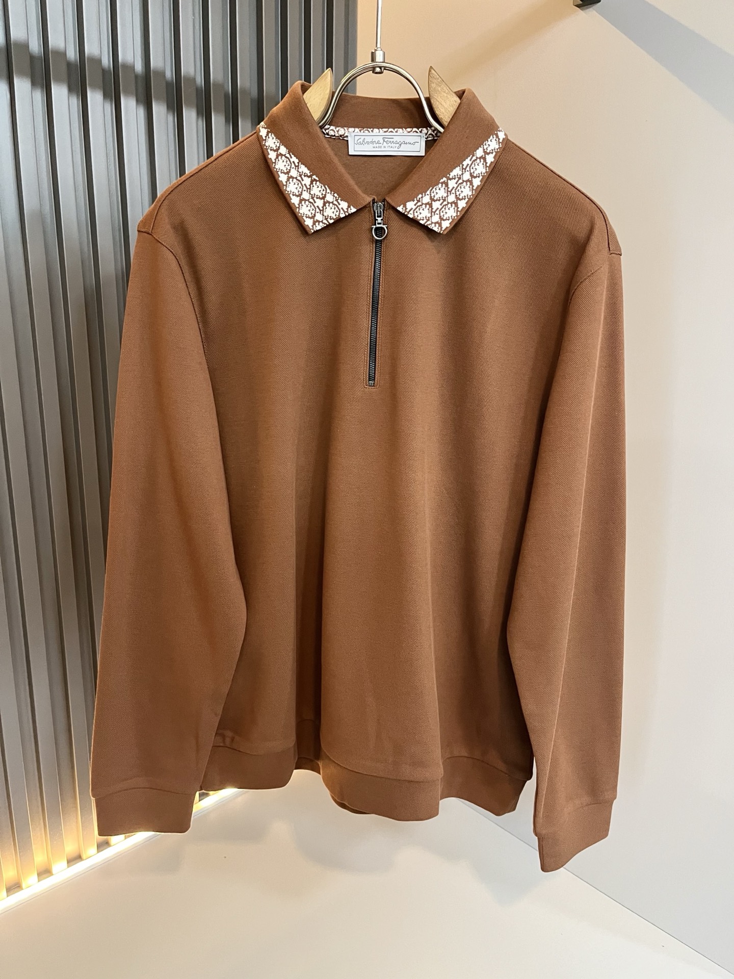 Ferraga*mo菲拉*慕 2025秋冬新款Polo衫，采用进口专属珠地棉面料！！简单菲拉*慕LOGO