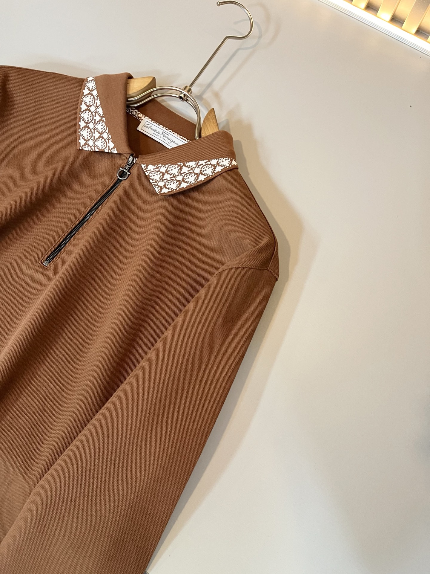 Ferraga*mo菲拉*慕 2025秋冬新款Polo衫，采用进口专属珠地棉面料！！简单菲拉*慕LOGO