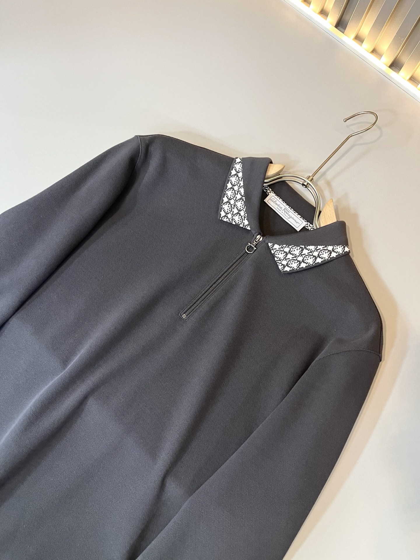 Ferraga*mo菲拉*慕 2025秋冬新款Polo衫，采用进口专属珠地棉面料！！简单菲拉*慕LOGO