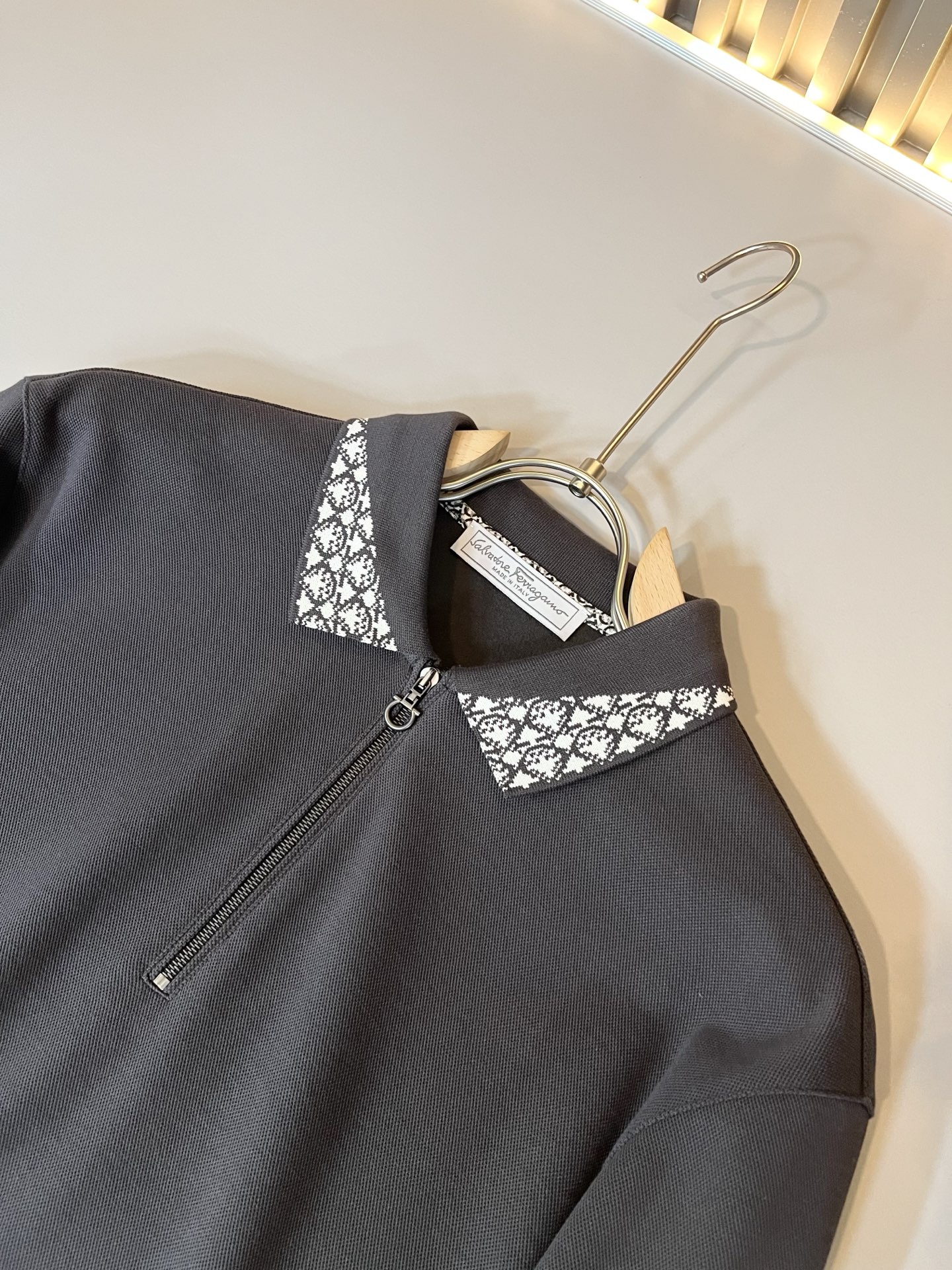 Ferraga*mo菲拉*慕 2025秋冬新款Polo衫，采用进口专属珠地棉面料！！简单菲拉*慕LOGO