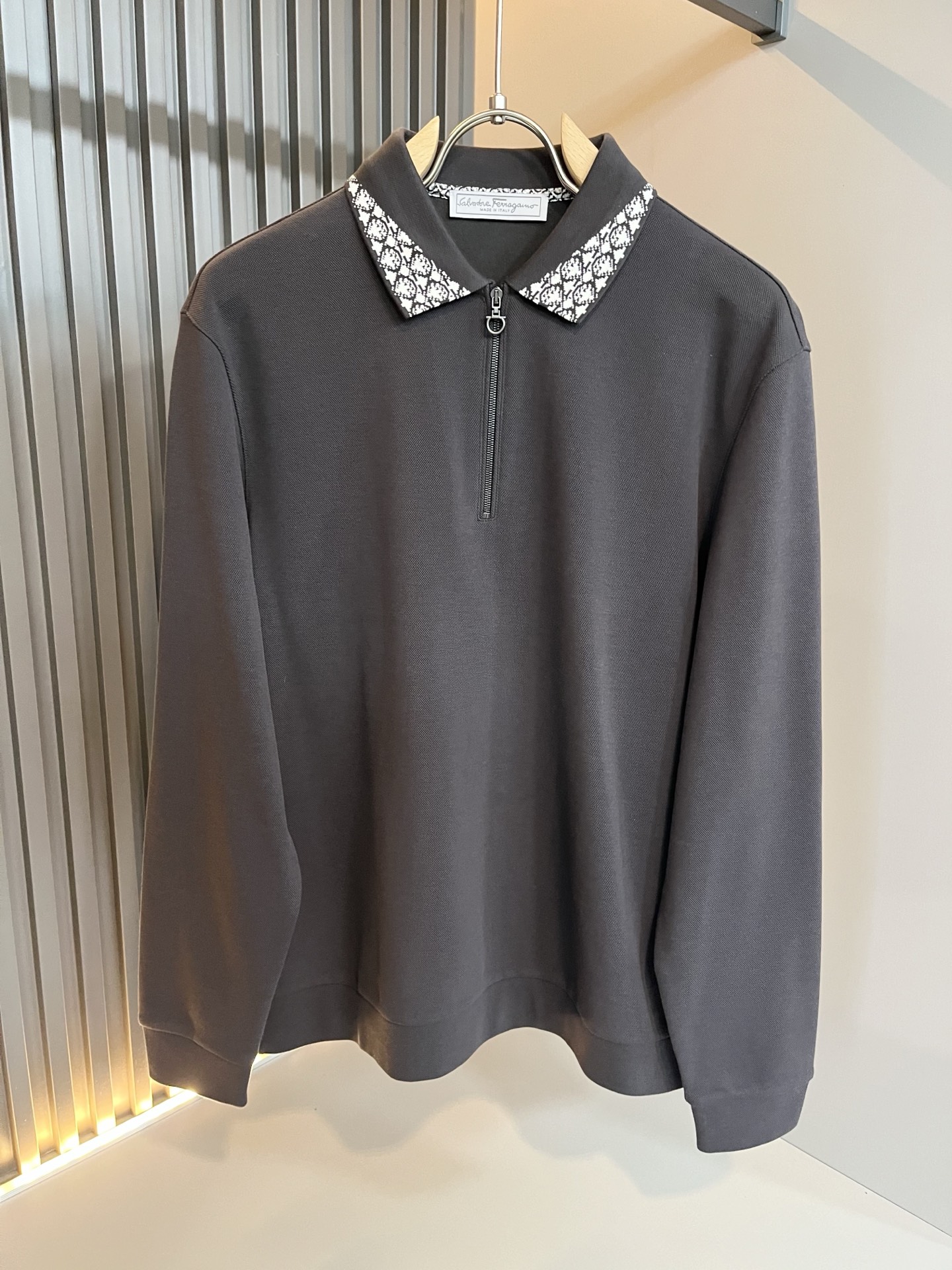 Ferraga*mo菲拉*慕 2025秋冬新款Polo衫，采用进口专属珠地棉面料！！简单菲拉*慕LOGO