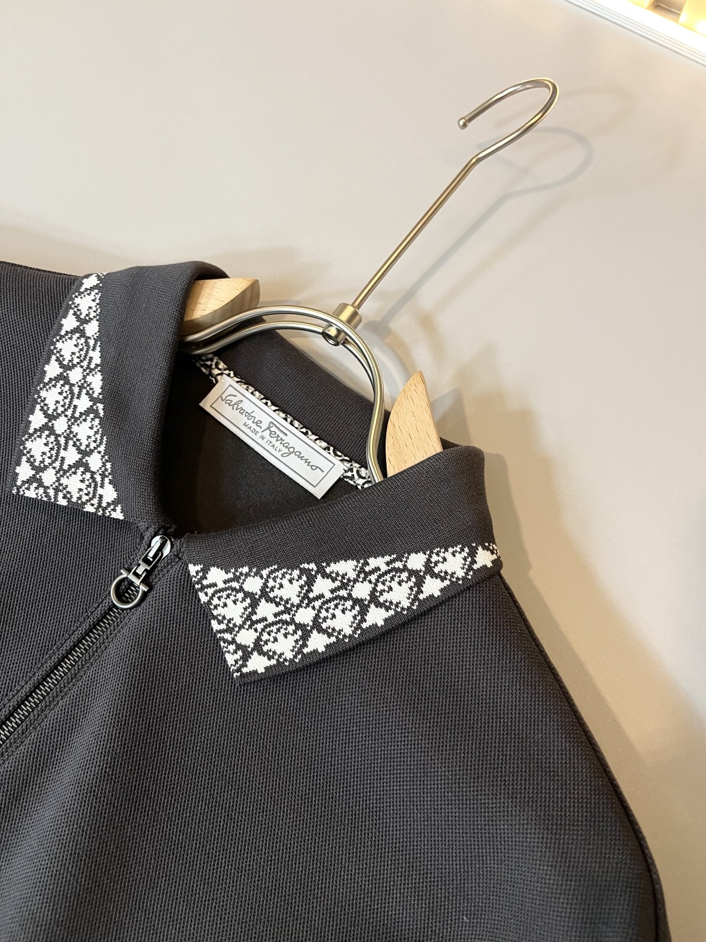 Ferraga*mo菲拉*慕 2025秋冬新款Polo衫，采用进口专属珠地棉面料！！简单菲拉*慕LOGO