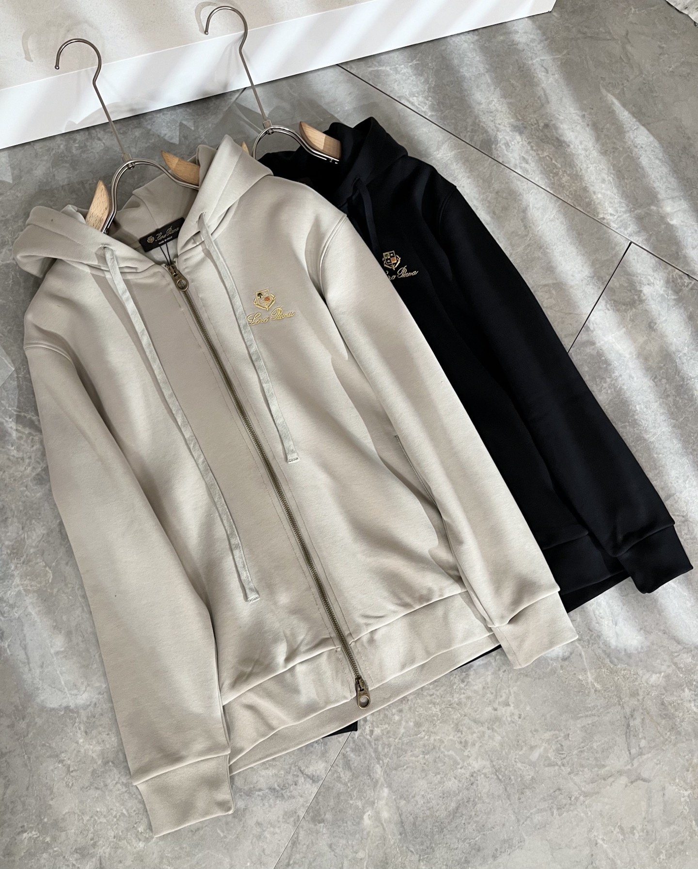 Loro Piana诺悠翩雅 ⚠️加绒款！2025秋冬新品男士连帽卫衣，外贸公司订单！胸前logo图案刺