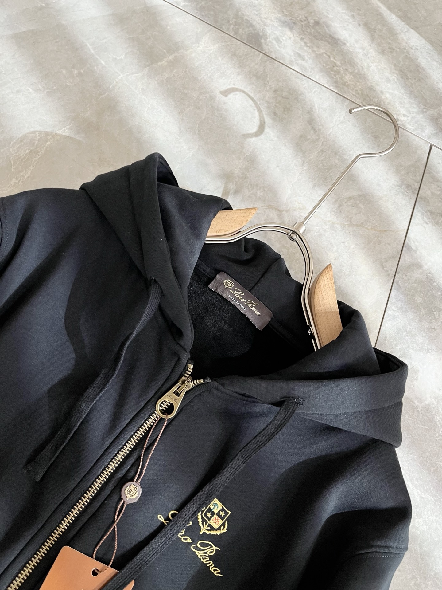 Loro Piana诺悠翩雅 ⚠️加绒款！2025秋冬新品男士连帽卫衣，外贸公司订单！胸前logo图案刺