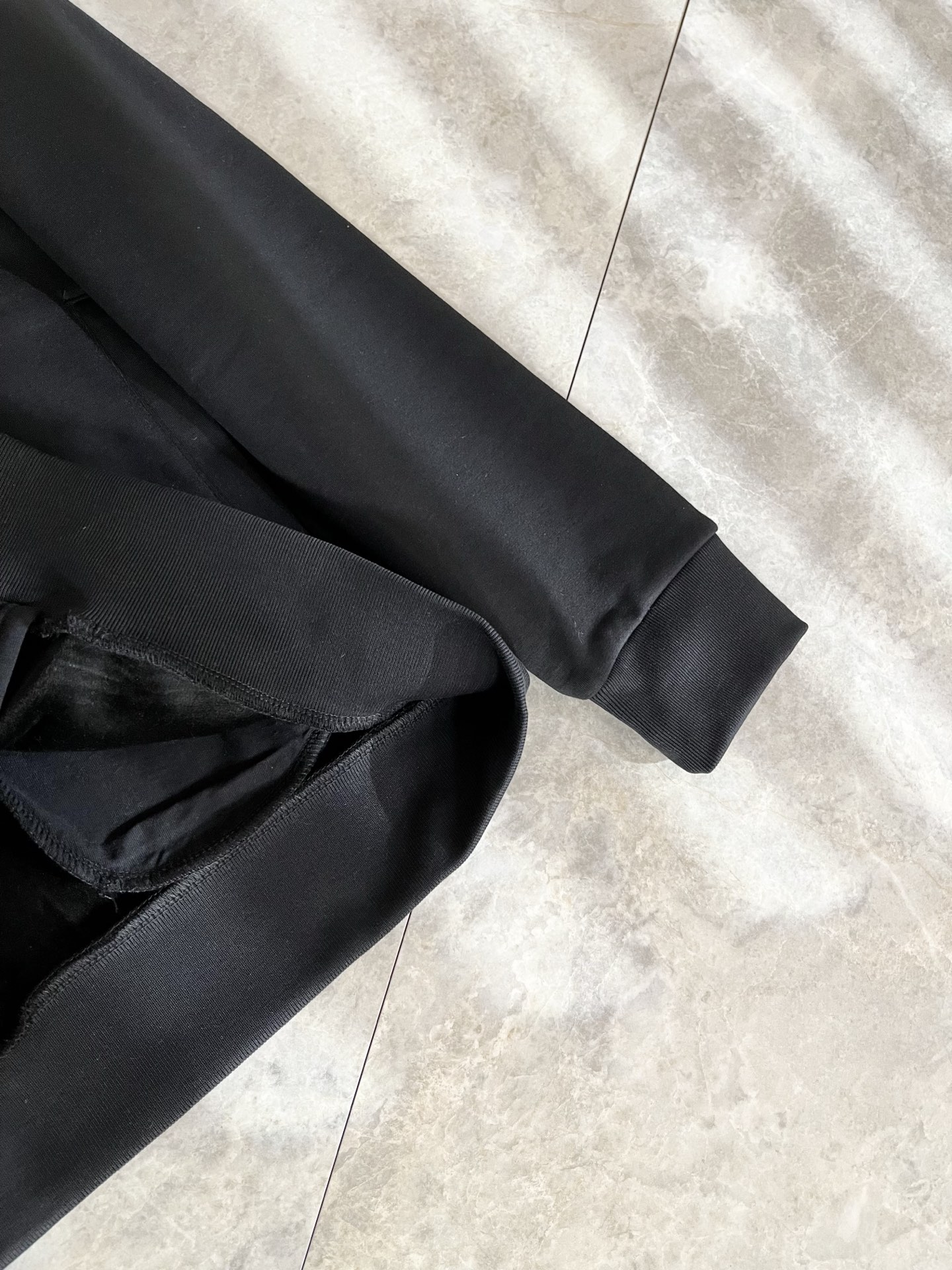 Loro Piana诺悠翩雅 ⚠️加绒款！2025秋冬新品男士连帽卫衣，外贸公司订单！胸前logo图案刺