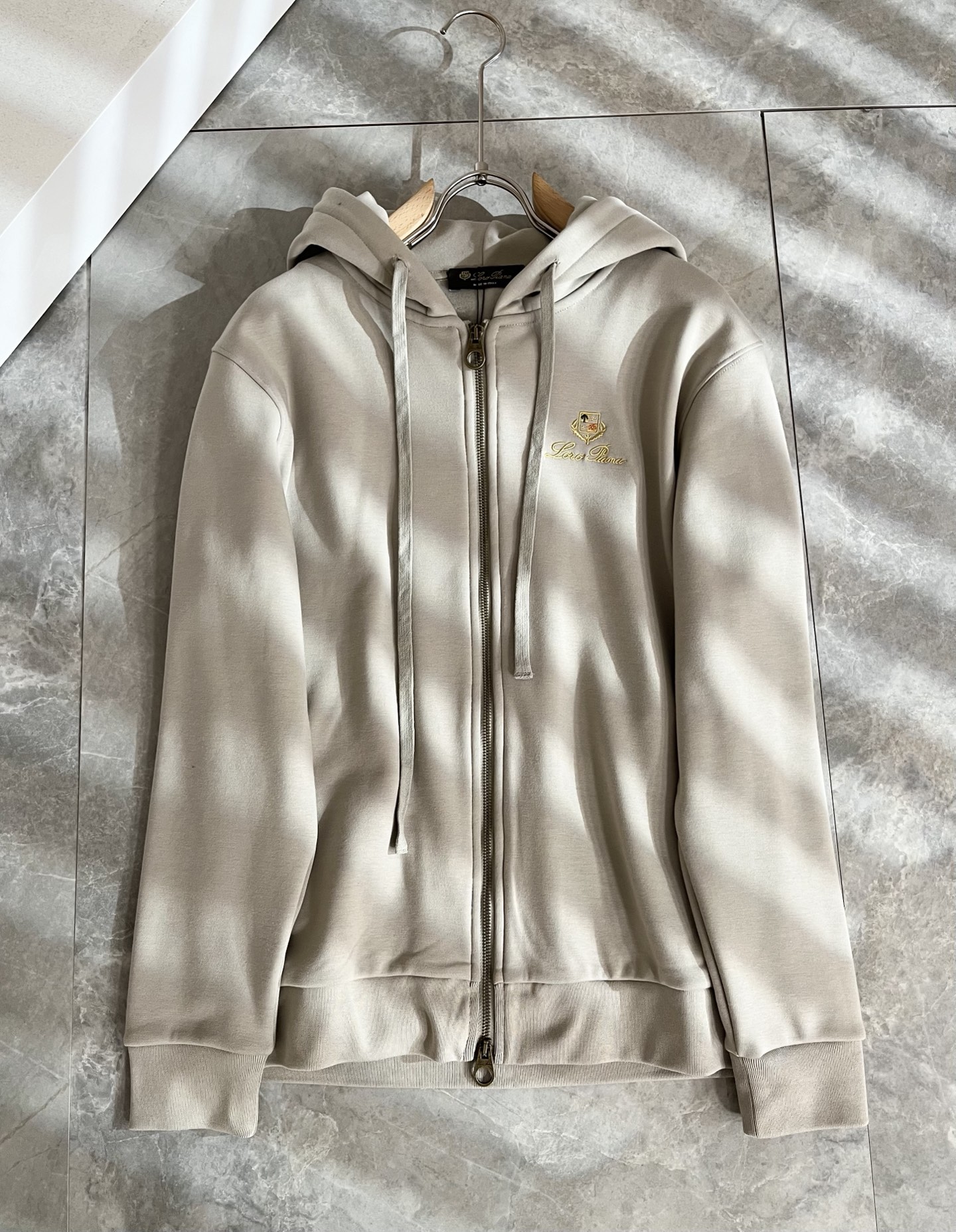 Loro Piana诺悠翩雅 ⚠️加绒款！2025秋冬新品男士连帽卫衣，外贸公司订单！胸前logo图案刺