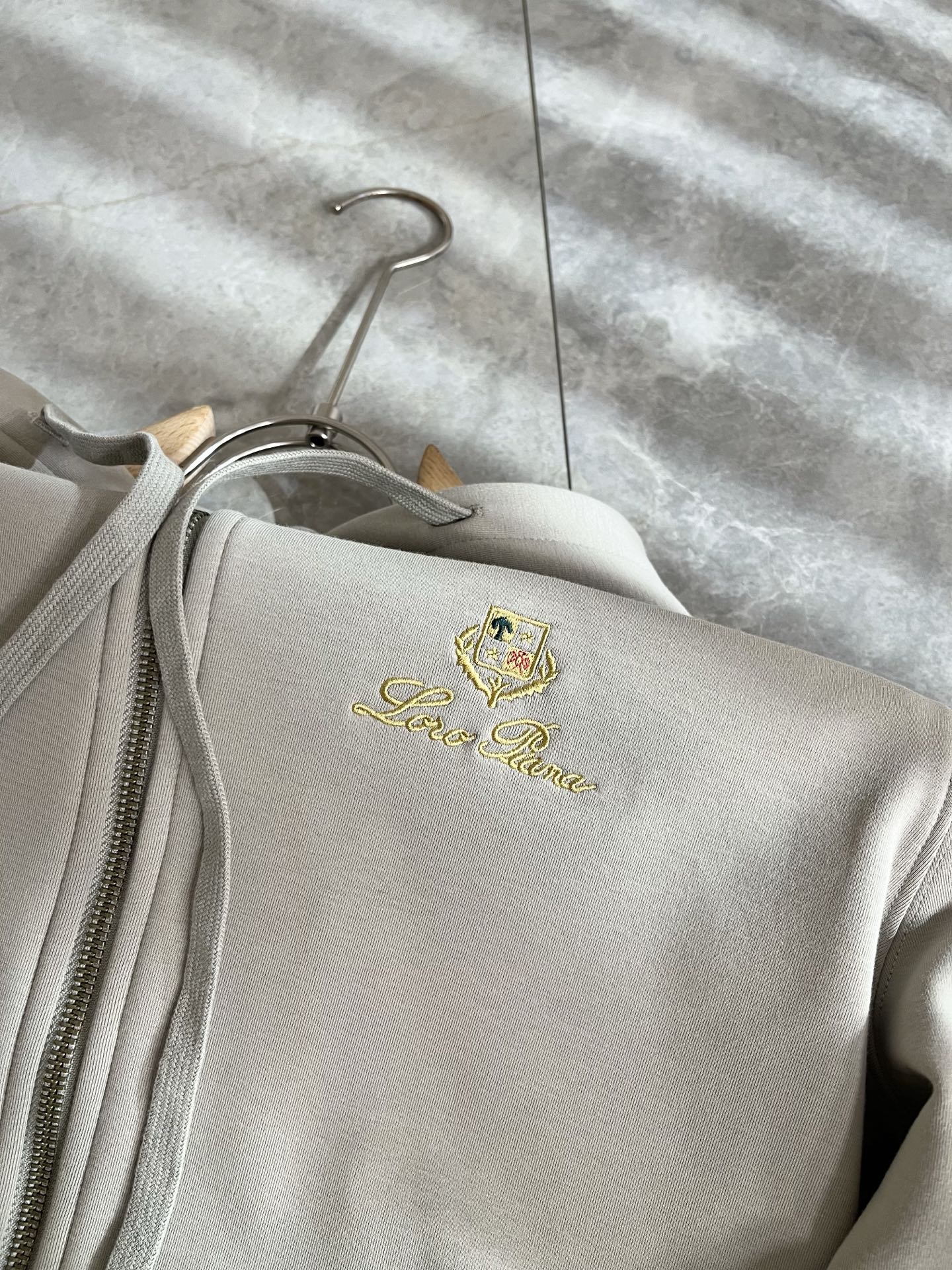 Loro Piana诺悠翩雅 ⚠️加绒款！2025秋冬新品男士连帽卫衣，外贸公司订单！胸前logo图案刺