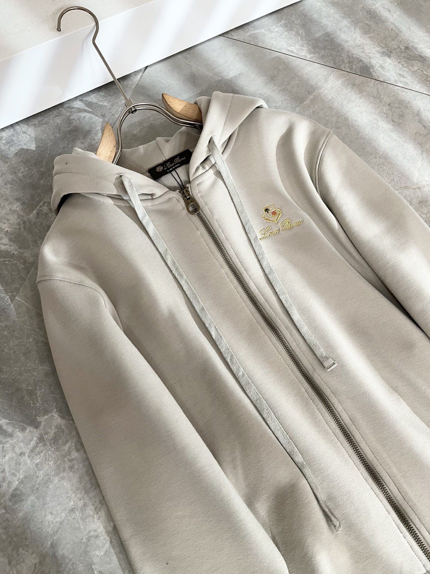 Loro Piana诺悠翩雅 ⚠️加绒款！2025秋冬新品男士连帽卫衣，外贸公司订单！胸前logo图案刺