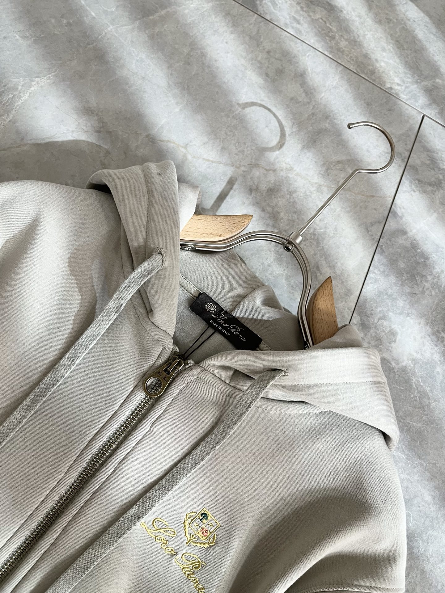 Loro Piana诺悠翩雅 ⚠️加绒款！2025秋冬新品男士连帽卫衣，外贸公司订单！胸前logo图案刺